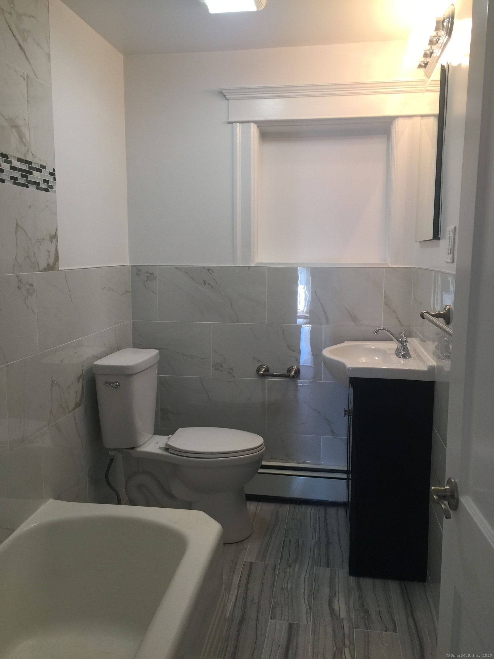 Greenwich, Connecticut 06870, United States, 2 Bedrooms Bedrooms, ,1 BathroomBathrooms,Residential,Active,164406