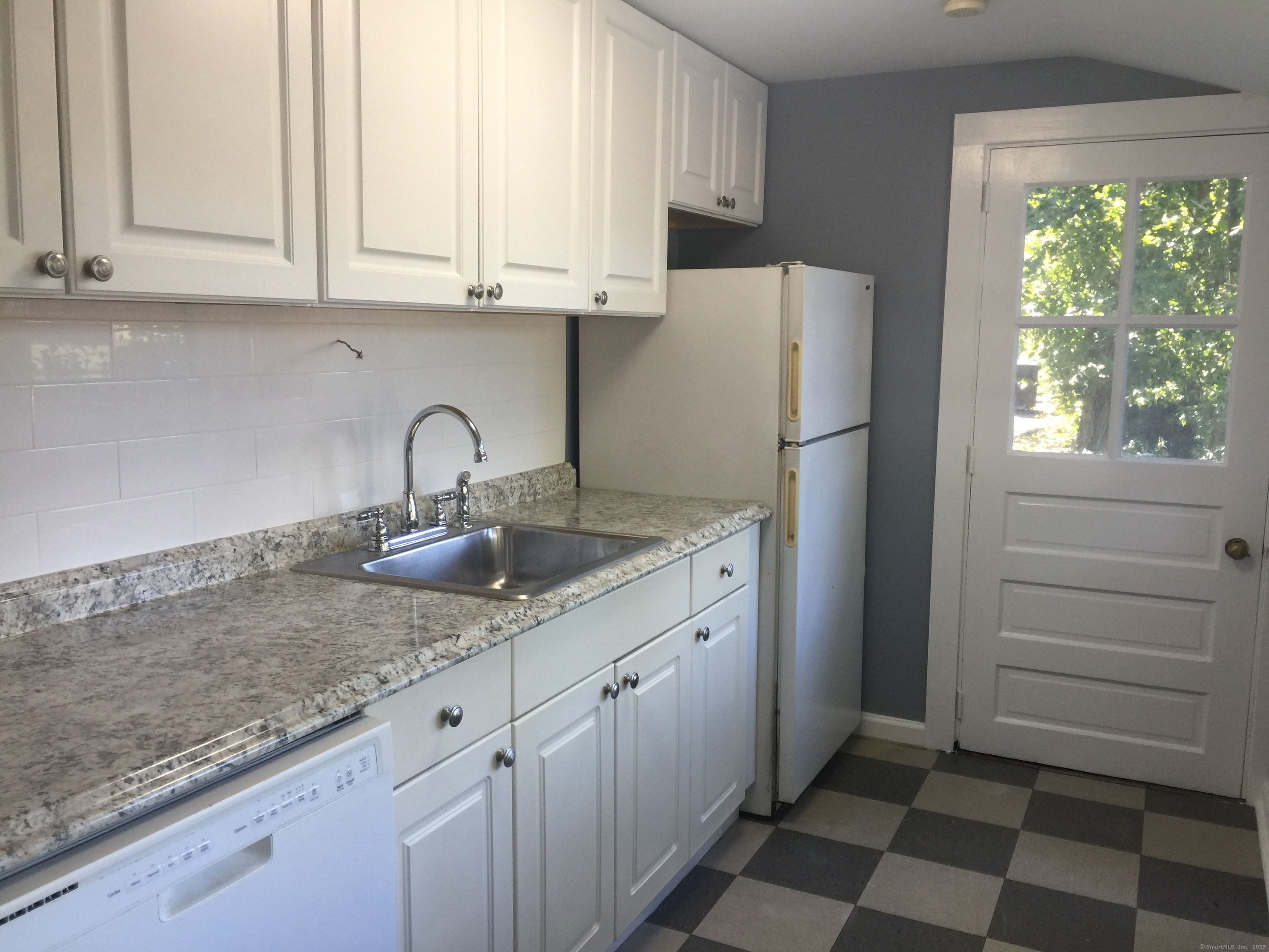 Greenwich, Connecticut 06870, United States, 2 Bedrooms Bedrooms, ,1 BathroomBathrooms,Residential,Active,164406