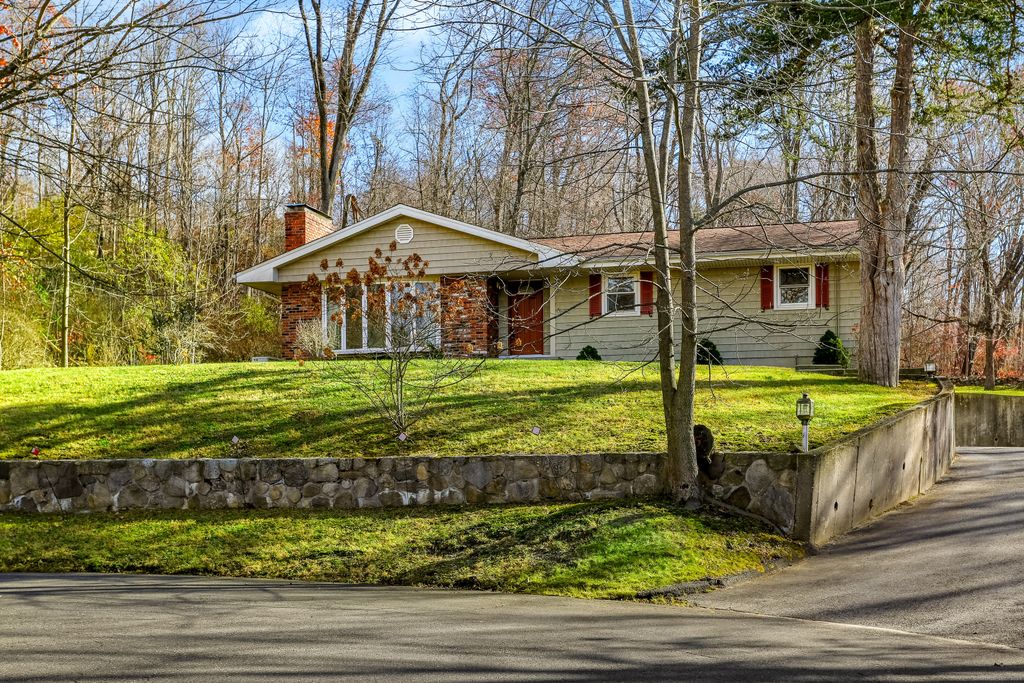 Photo of 5 Woodland Hills Terrace, Brookfield, CT 06804 (MLS # 24141150)
