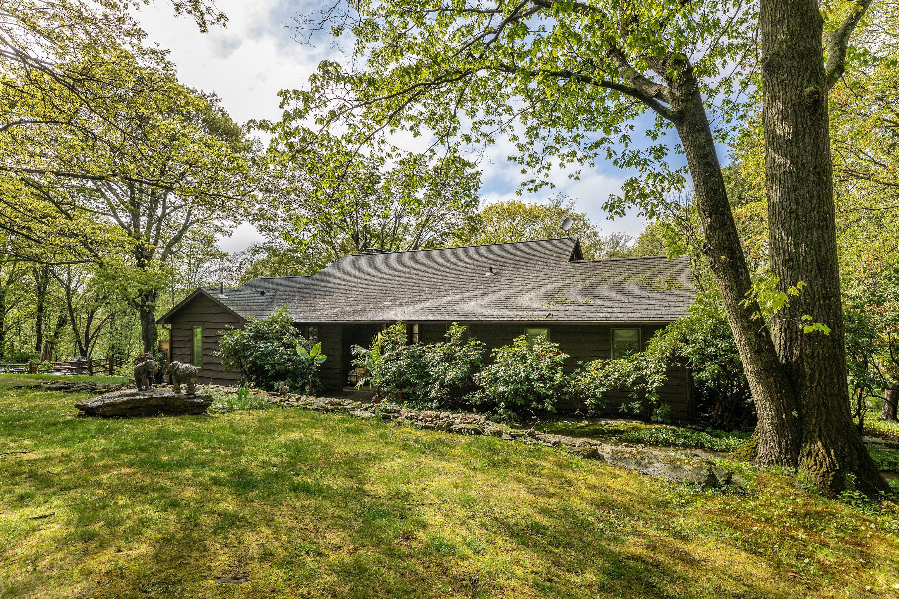 Pine Hill Trail, Sherman, Connecticut - 4 Bedrooms  
3 Bathrooms  
7 Rooms - 