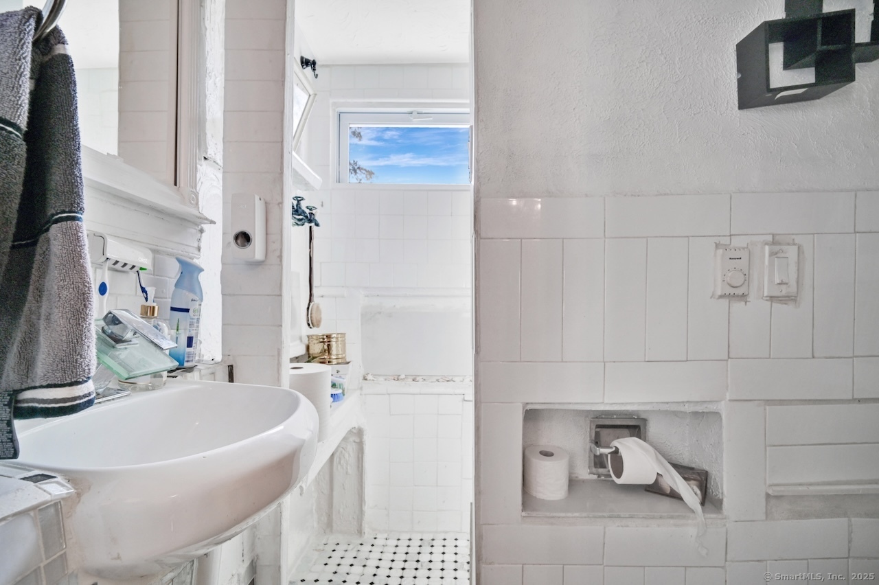 809 Burnside Avenue, East Hartford, Connecticut image 16