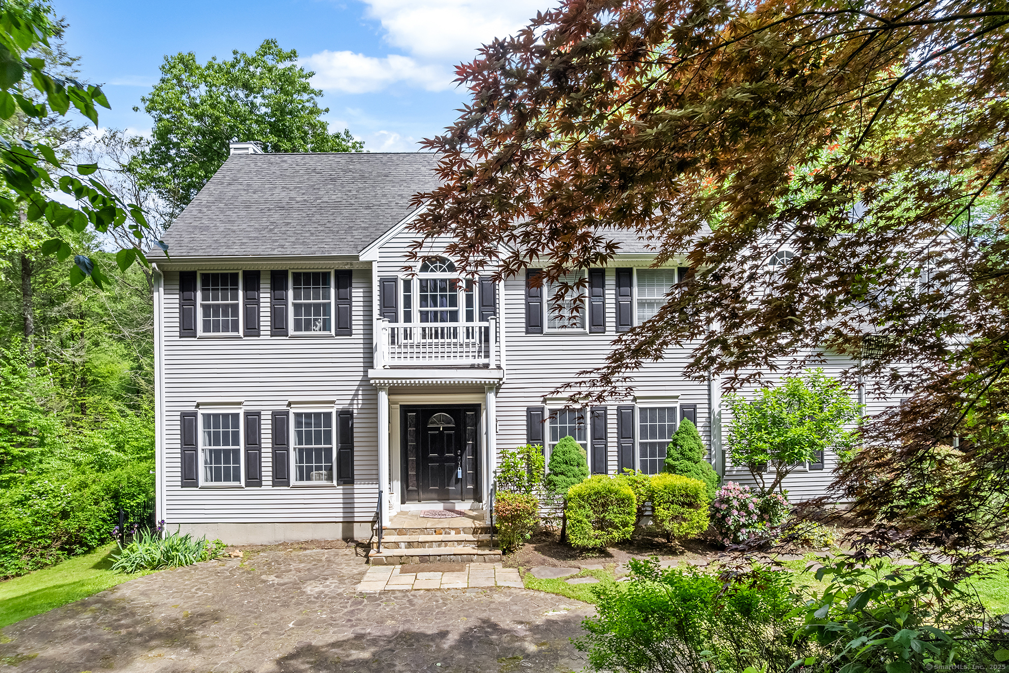 Oakmont Trail, Monroe, Connecticut - 5 Bedrooms  
4 Bathrooms  
10 Rooms - 