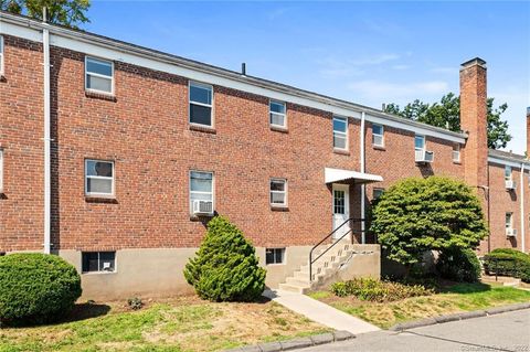Tiny photo for 30 Arnold Way #30-2, West Hartford, CT 06119 (MLS # 24135908)