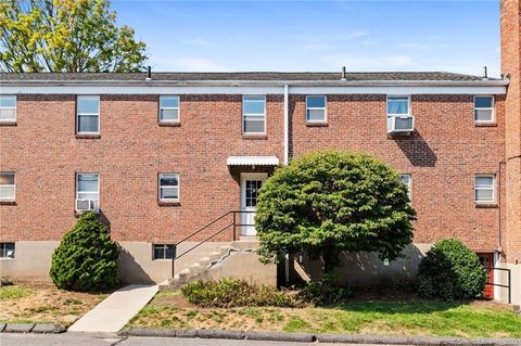 Tiny photo for 30 Arnold Way #30-2, West Hartford, CT 06119 (MLS # 24135908)
