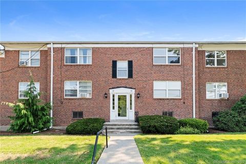 Photo of 30 Arnold Way #30-2, West Hartford, CT 06119 (MLS # 24135908)