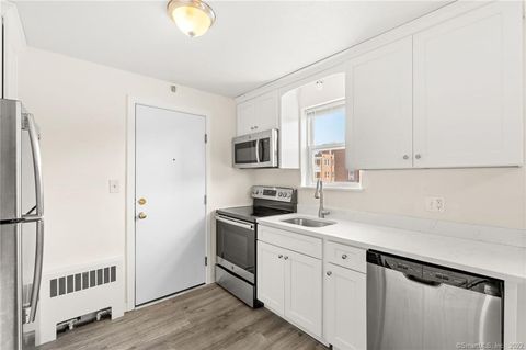 Tiny photo for 30 Arnold Way #30-2, West Hartford, CT 06119 (MLS # 24135908)