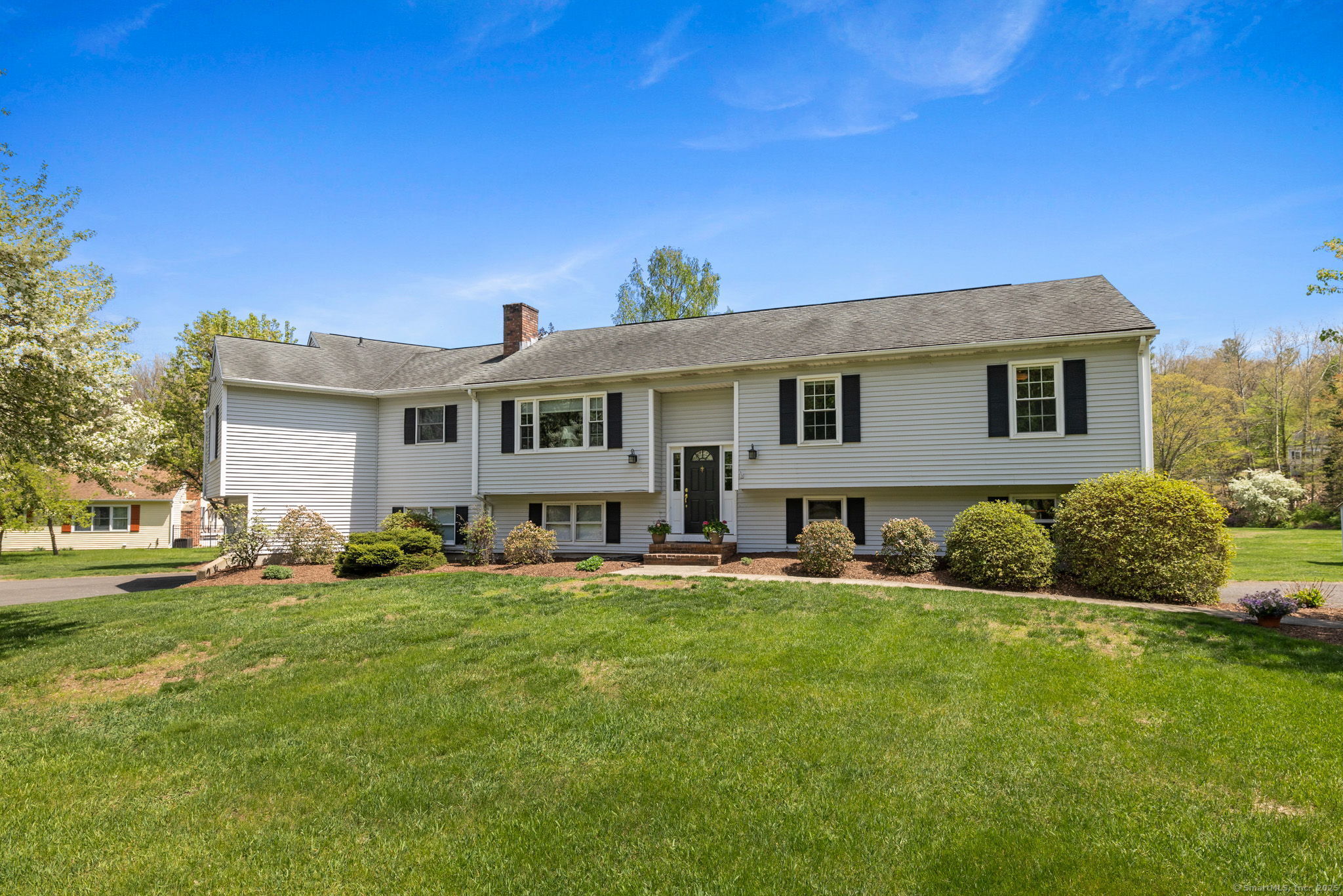 3 River Edge Drive, Newtown, Connecticut image 1