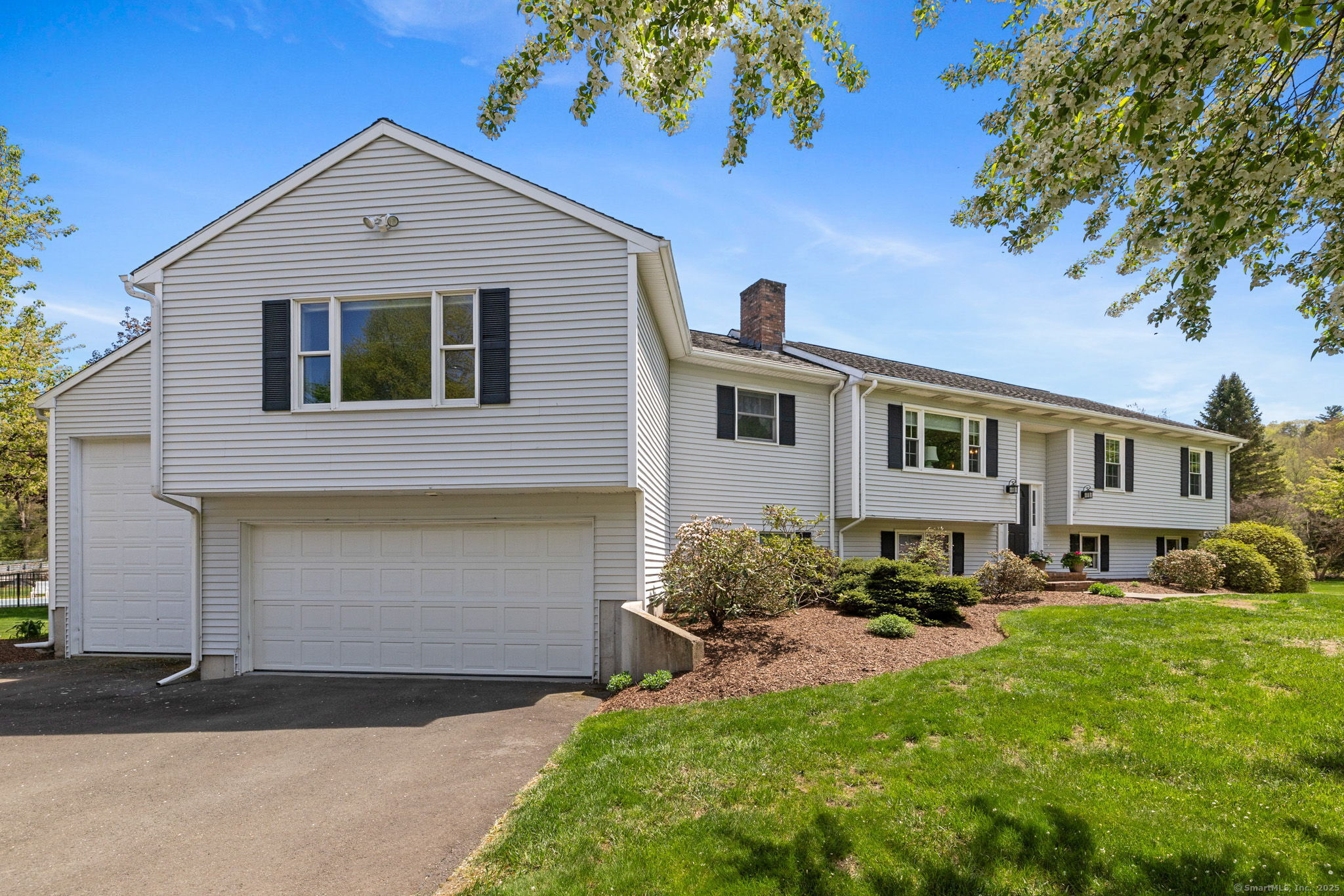 3 River Edge Drive, Newtown, Connecticut image 3