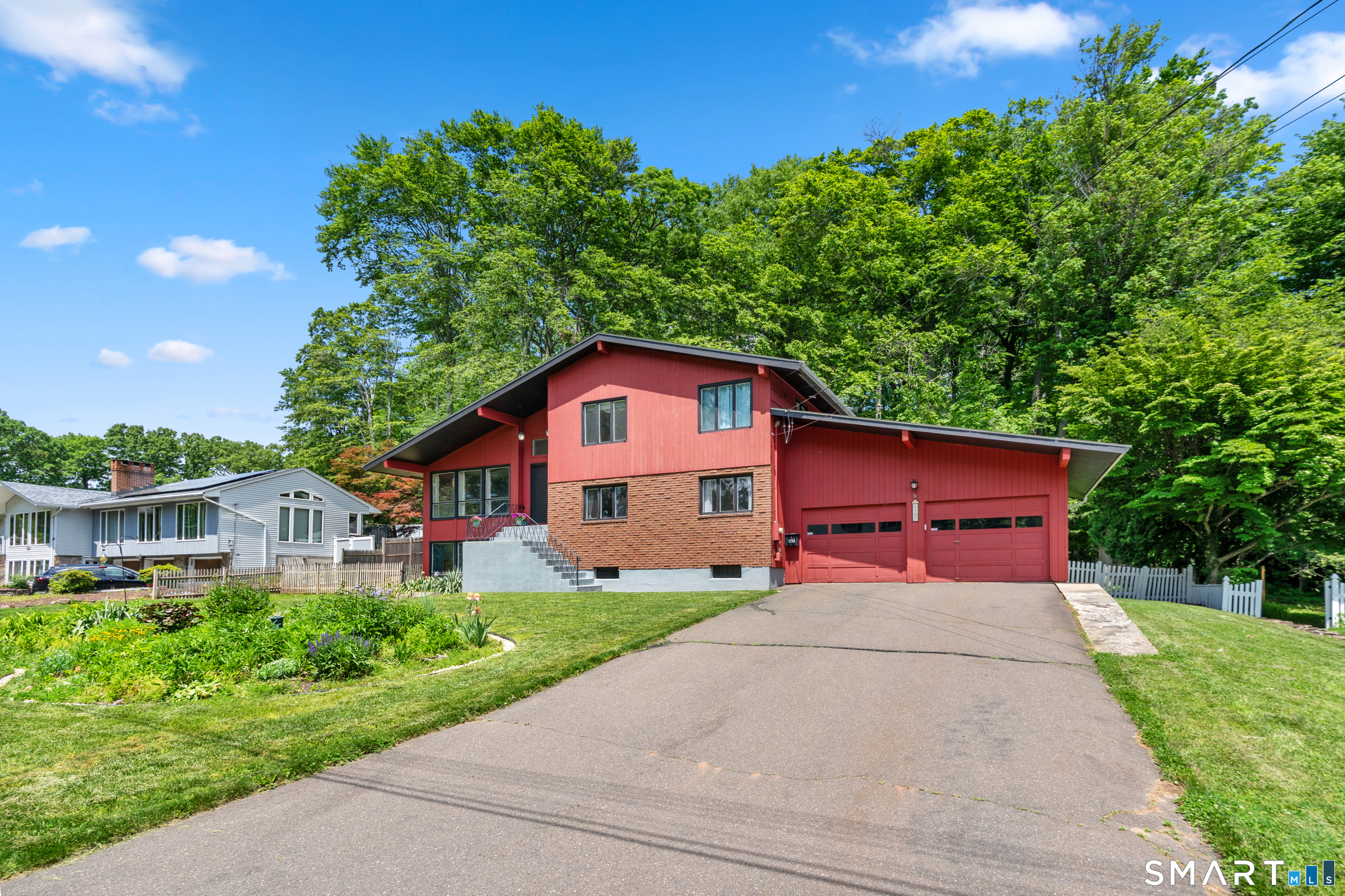 107 Round Hill Road