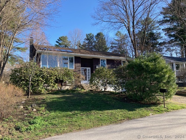 40 Pine Road, Morris, Connecticut - 3 Bedrooms  
2 Bathrooms  
7 Rooms - 