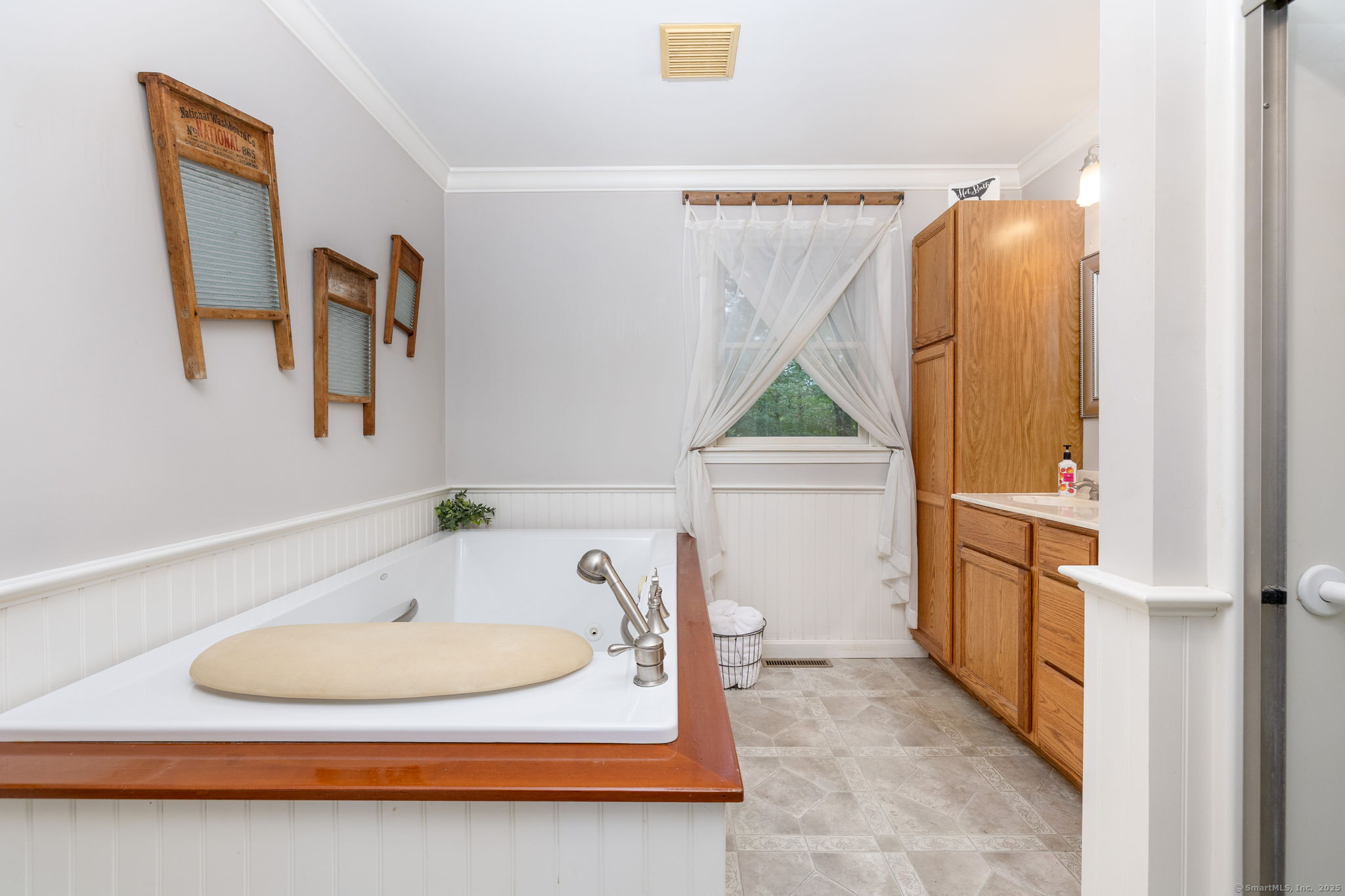 Colchester, Connecticut 06415, United States, 4 Bedrooms Bedrooms, ,3 BathroomsBathrooms,Residential,Active,196260