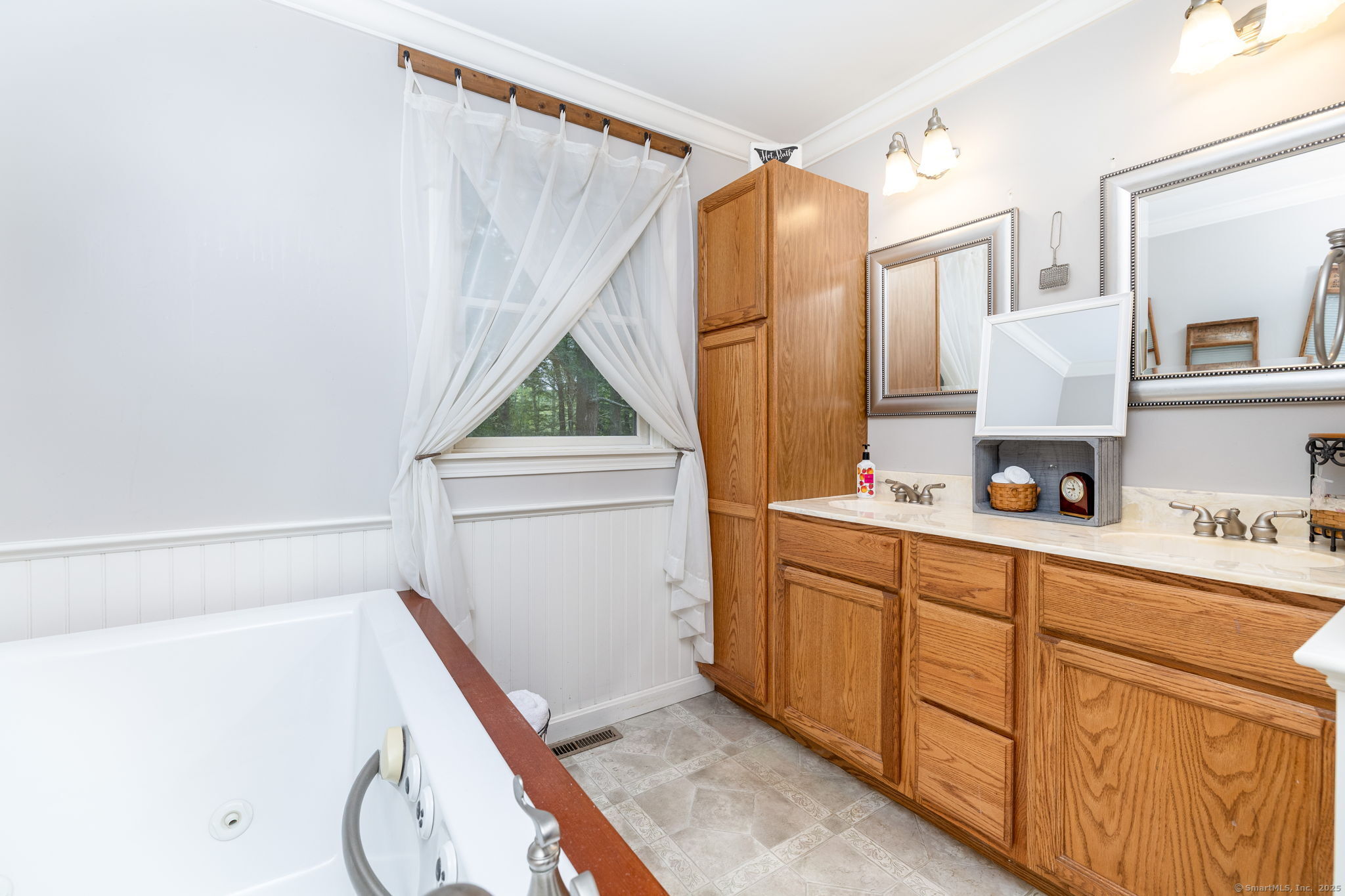 Colchester, Connecticut 06415, United States, 4 Bedrooms Bedrooms, ,3 BathroomsBathrooms,Residential,Active,196260