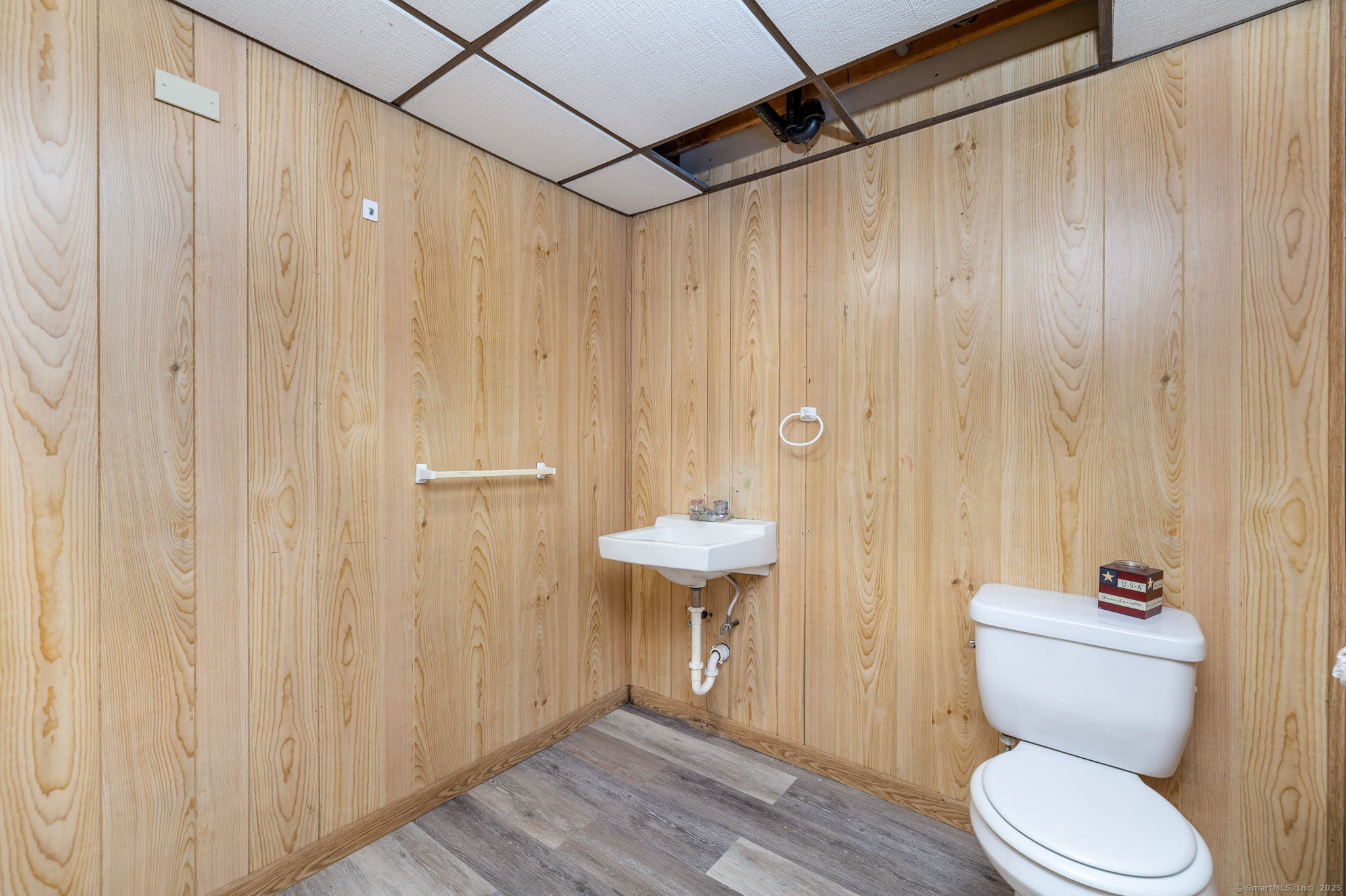 Colchester, Connecticut 06415, United States, 4 Bedrooms Bedrooms, ,3 BathroomsBathrooms,Residential,Active,196260