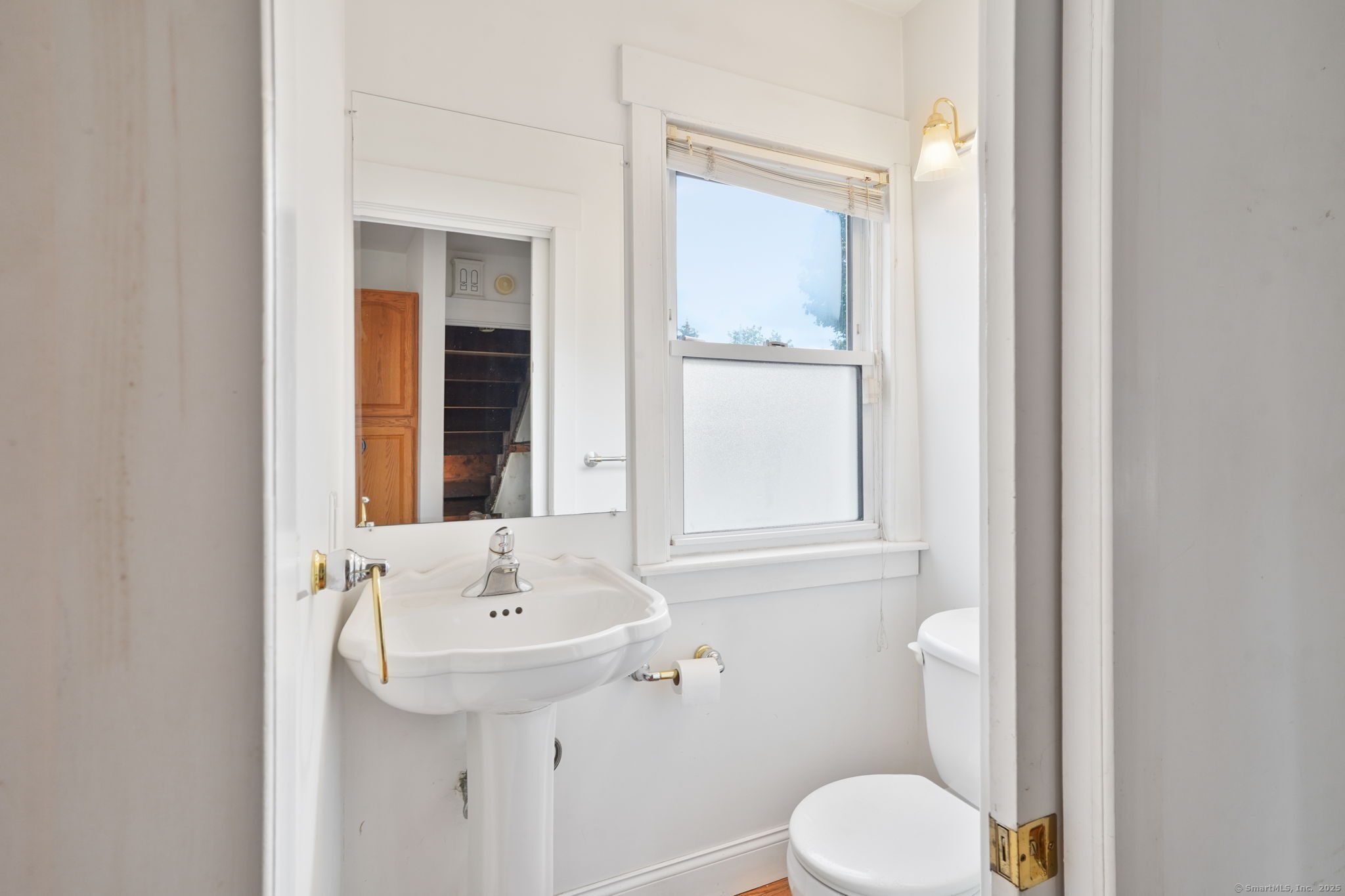 Stamford, Connecticut 06902, United States, 3 Bedrooms Bedrooms, ,2 BathroomsBathrooms,Residential,Active,229957