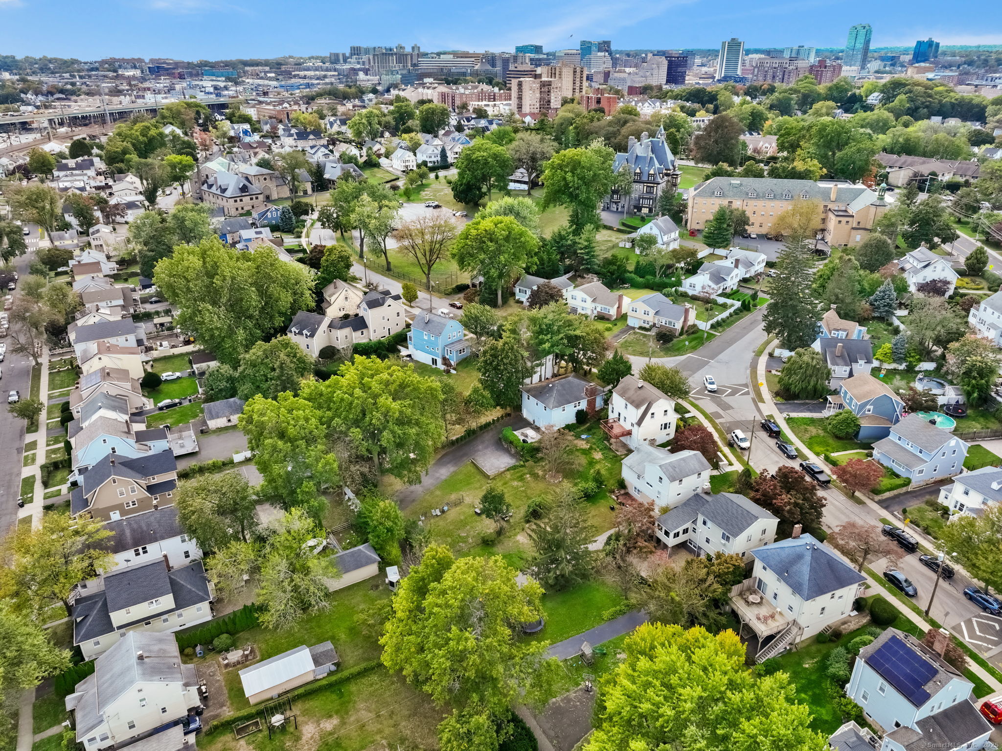 Stamford, Connecticut 06902, United States, 3 Bedrooms Bedrooms, ,2 BathroomsBathrooms,Residential,Active,229957