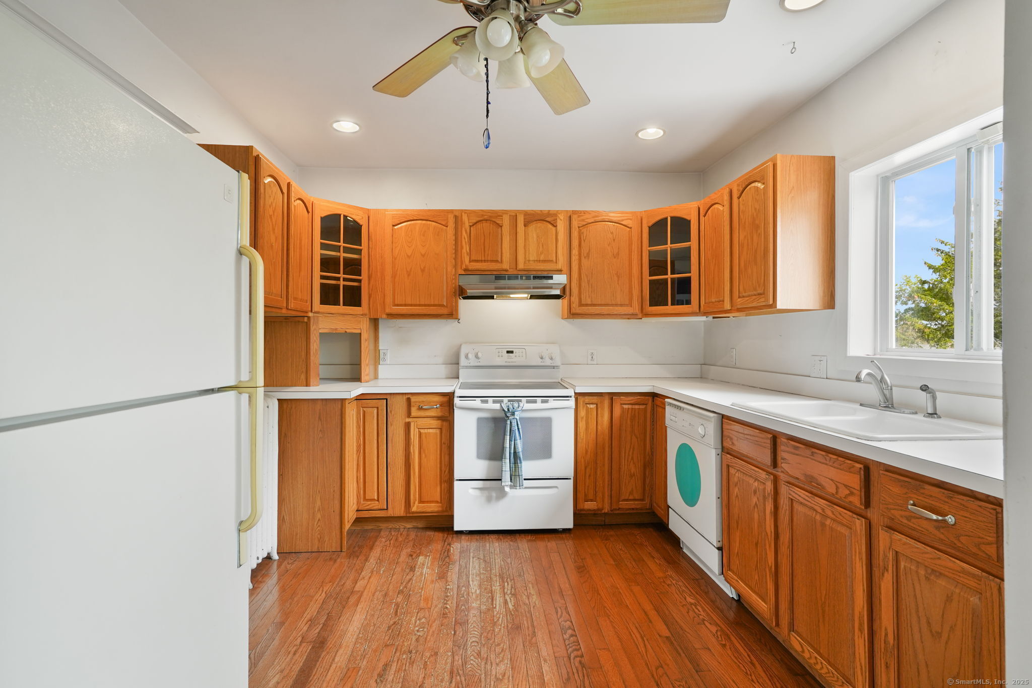 Stamford, Connecticut 06902, United States, 3 Bedrooms Bedrooms, ,2 BathroomsBathrooms,Residential,Active,229957