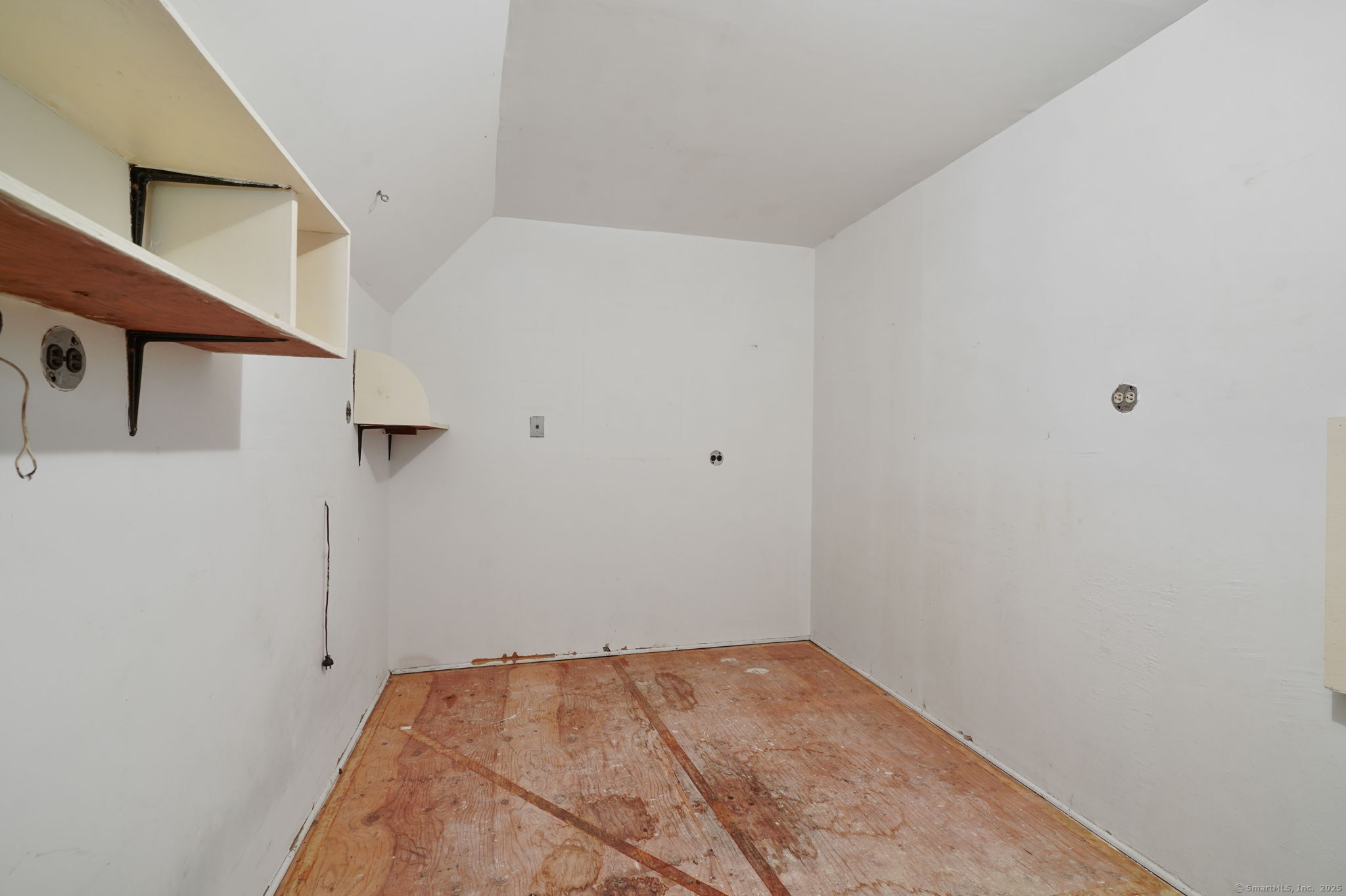 Stamford, Connecticut 06902, United States, 3 Bedrooms Bedrooms, ,2 BathroomsBathrooms,Residential,Active,229957