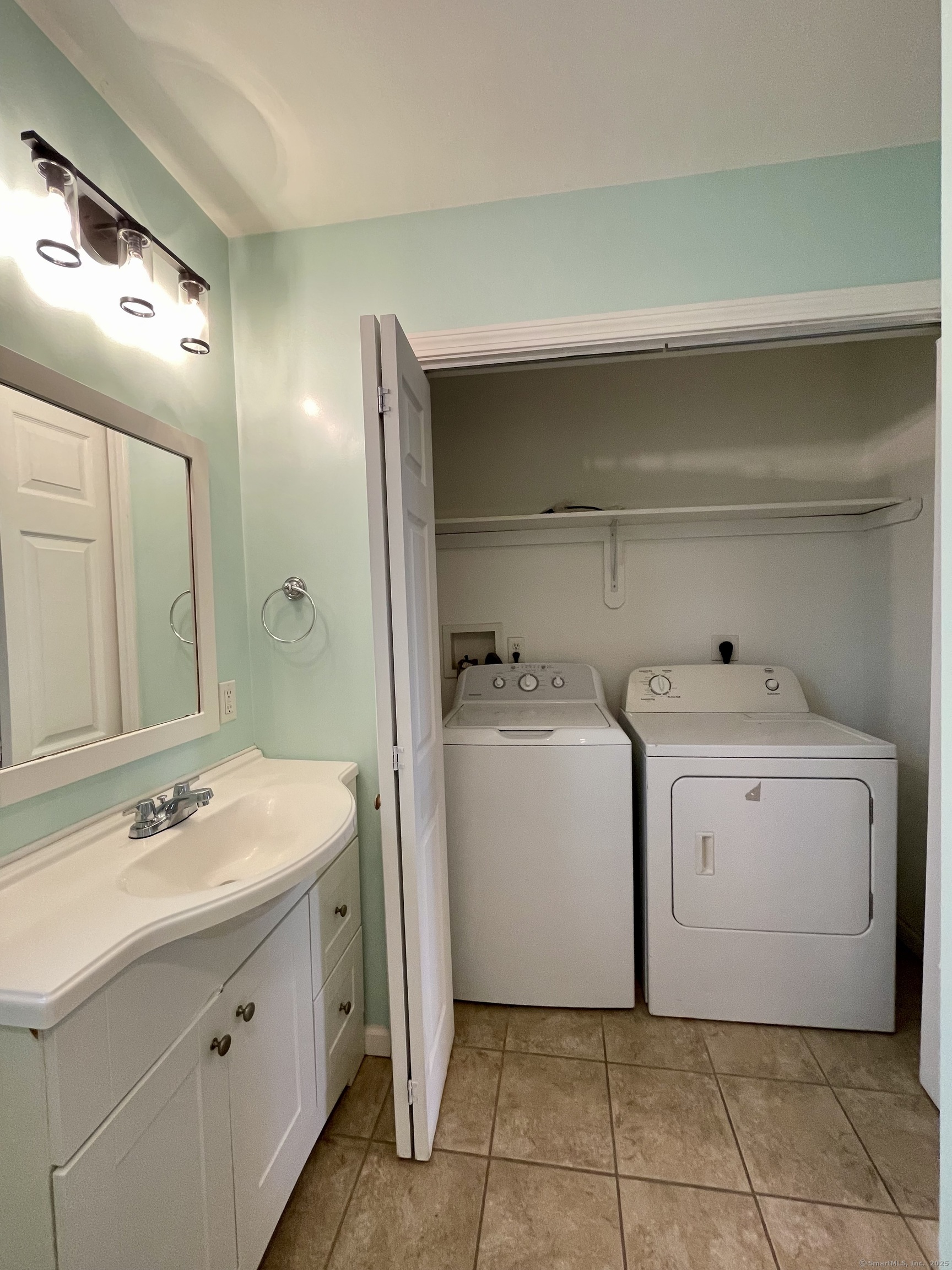 1895 Reservoir Avenue, Bridgeport, Connecticut image 24