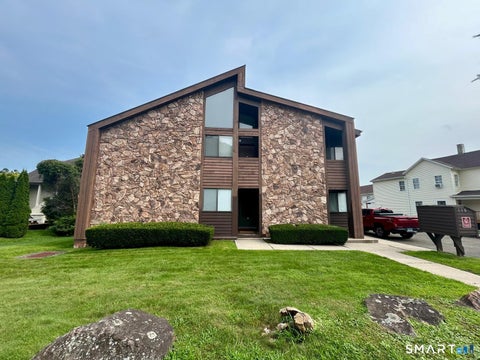 Condo For Rent - 118 Osborne Street #2B<br/> Fairfield County, Danbury, CT 06810
