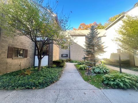 Photo of 183 Loomis Drive #APT 104, West Hartford, CT 06107 (MLS # 24135627)