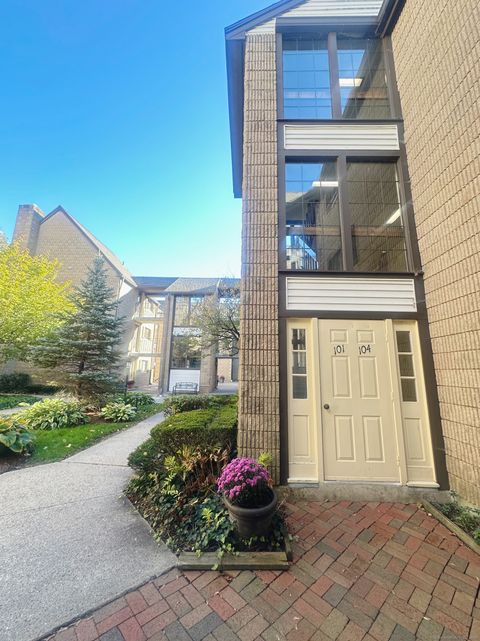 Tiny photo for 183 Loomis Drive #APT 104, West Hartford, CT 06107 (MLS # 24135627)