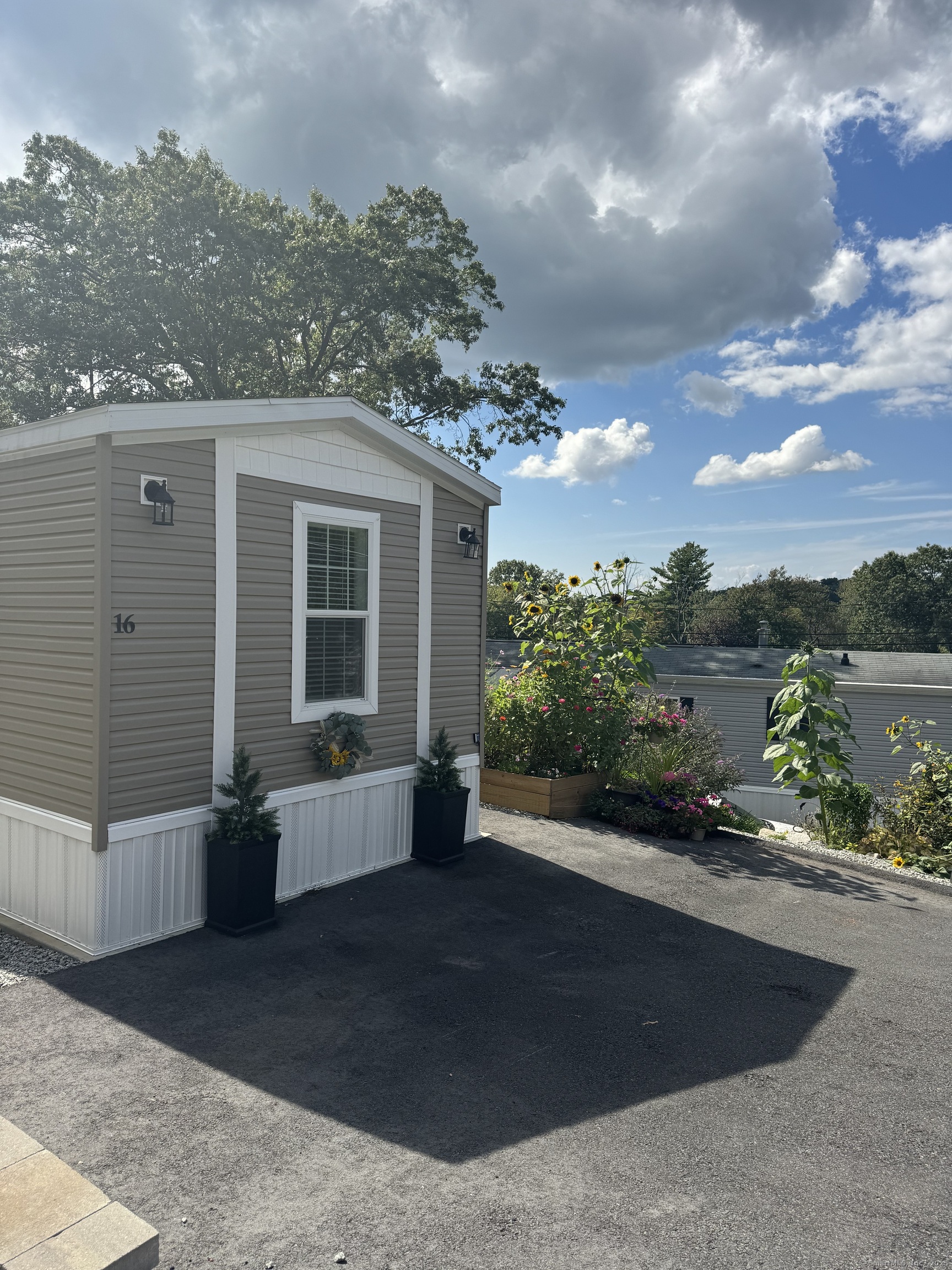 Vernon, Connecticut 06066, United States, 2 Bedrooms Bedrooms, ,1 BathroomBathrooms,Residential,Pending,210150