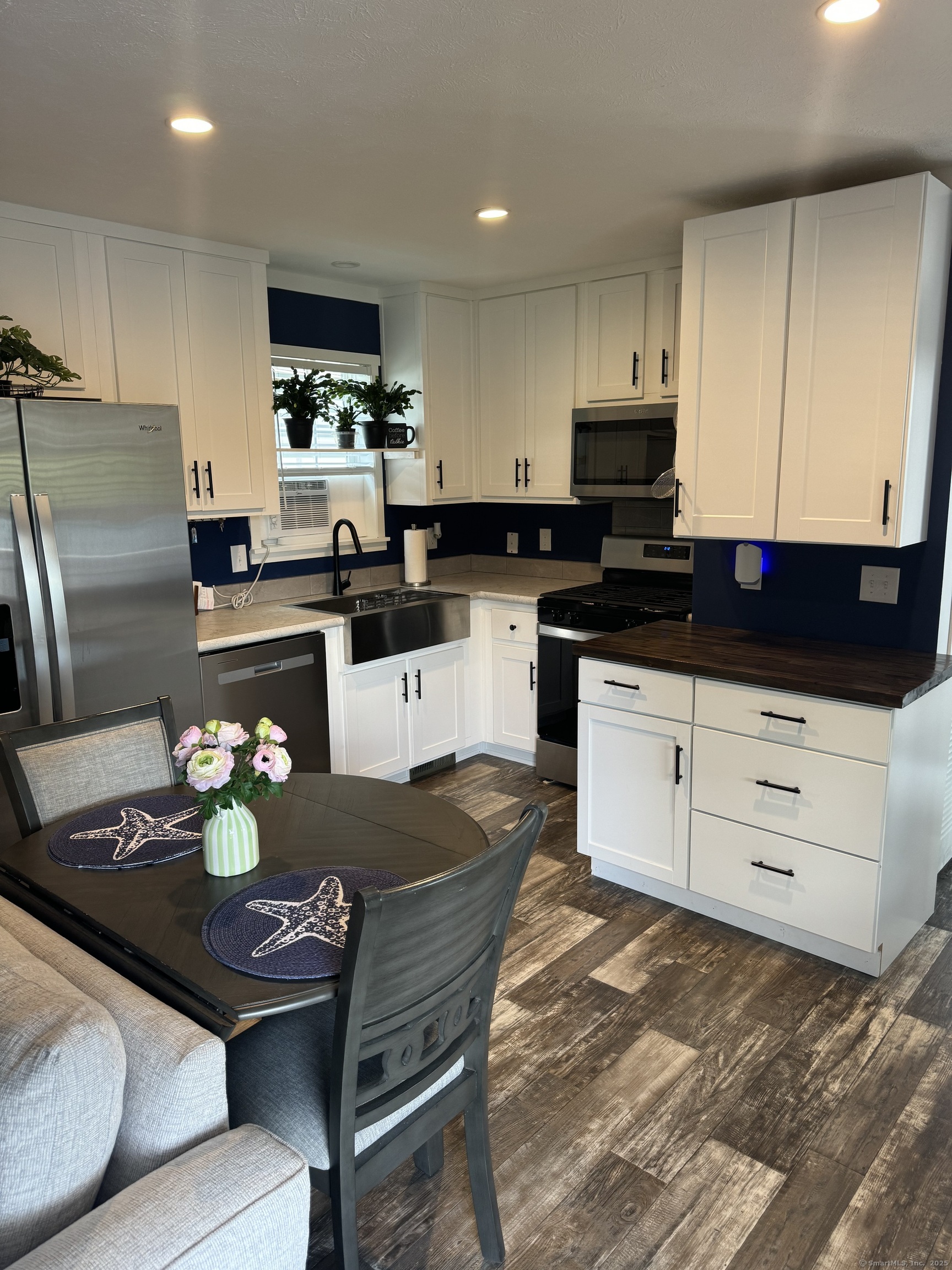 Vernon, Connecticut 06066, United States, 2 Bedrooms Bedrooms, ,1 BathroomBathrooms,Residential,Pending,210150