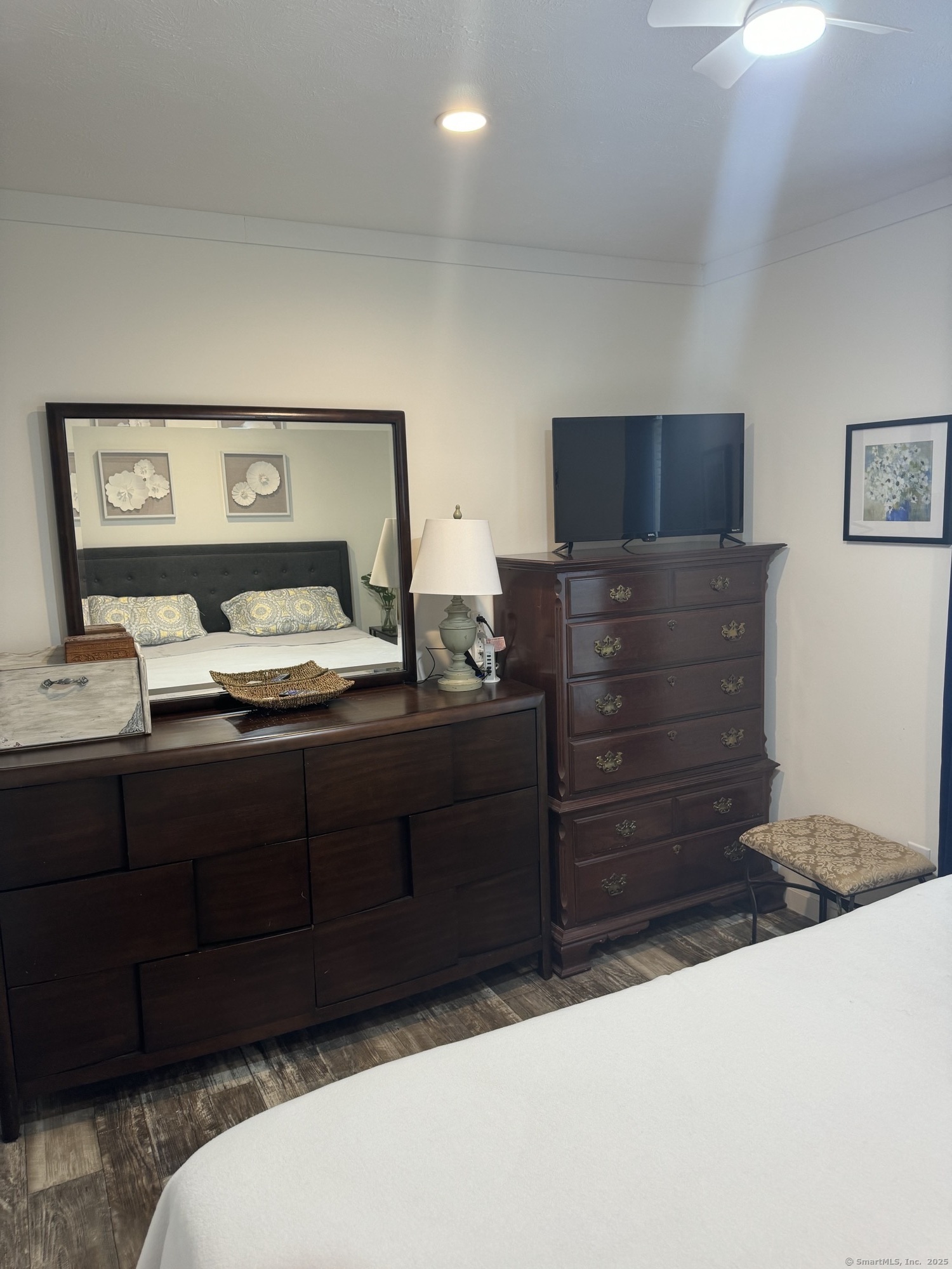 Vernon, Connecticut 06066, United States, 2 Bedrooms Bedrooms, ,1 BathroomBathrooms,Residential,Pending,210150