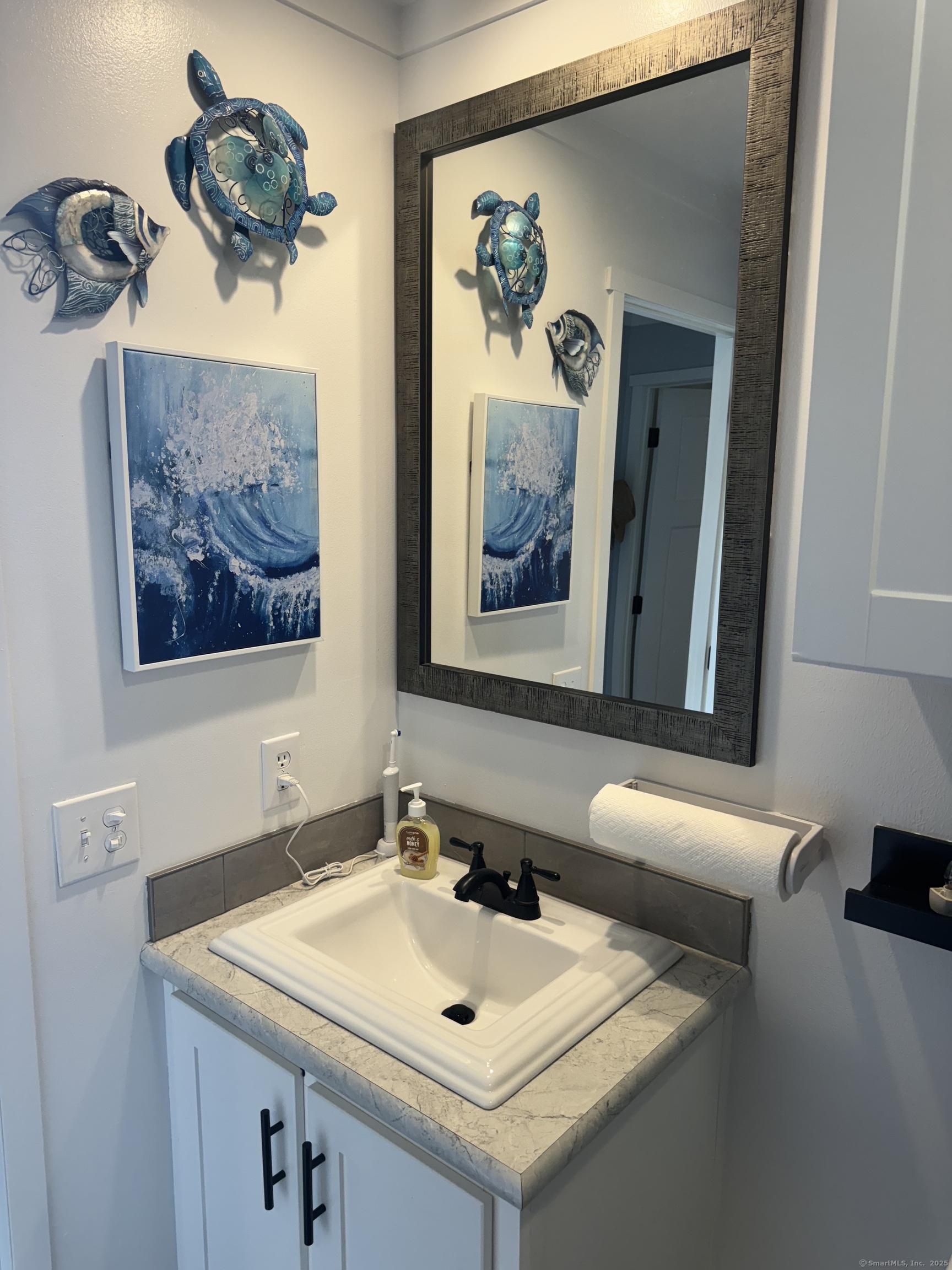 Vernon, Connecticut 06066, United States, 2 Bedrooms Bedrooms, ,1 BathroomBathrooms,Residential,Pending,210150