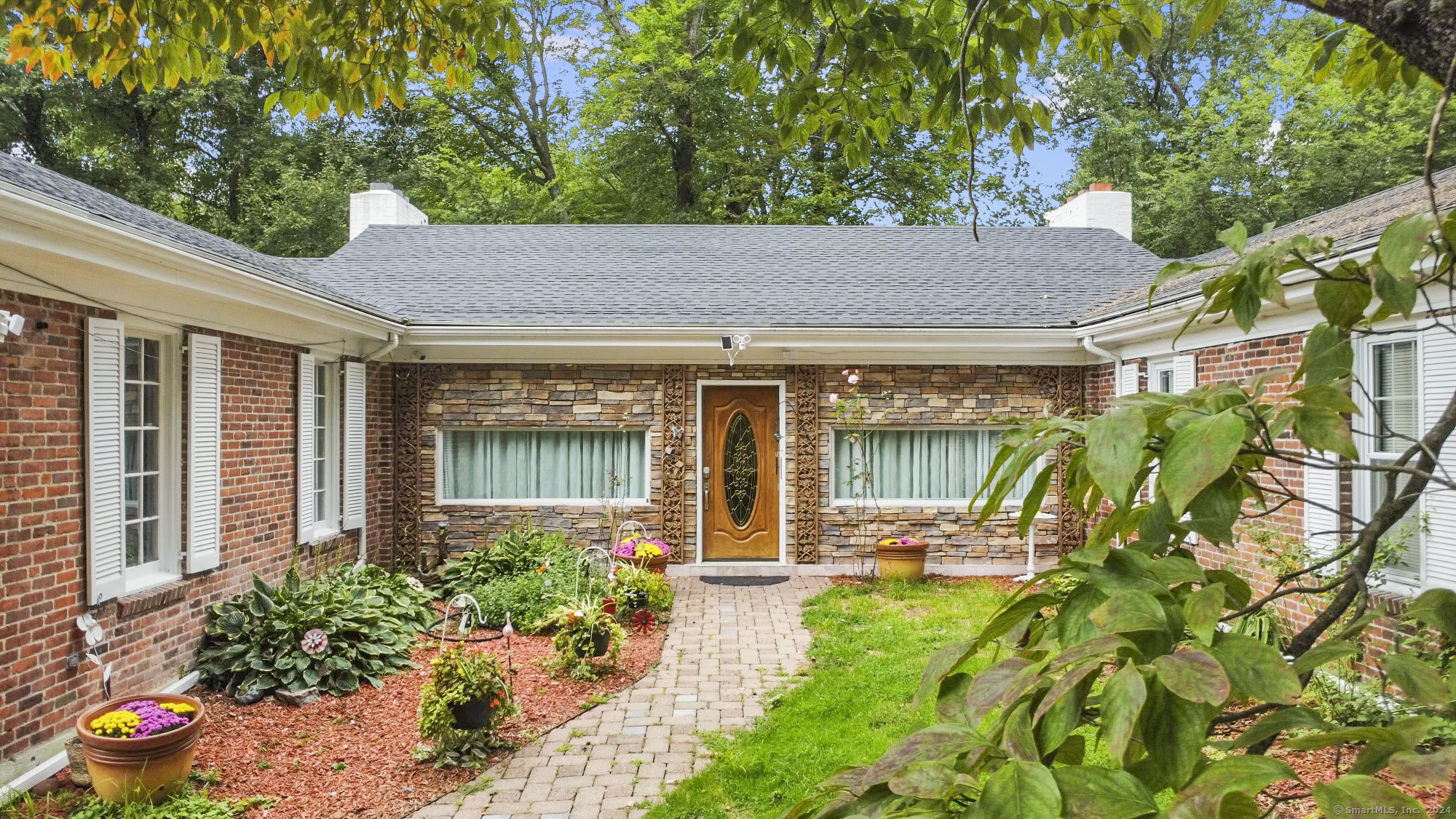 170 Hunter Drive, West Hartford, Connecticut image 3