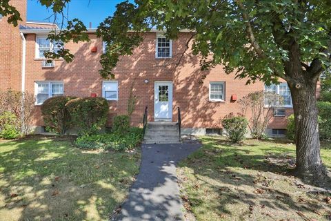 Photo of 4 Grandview Drive #49A, Farmington, CT 06032 (MLS # 24128893)