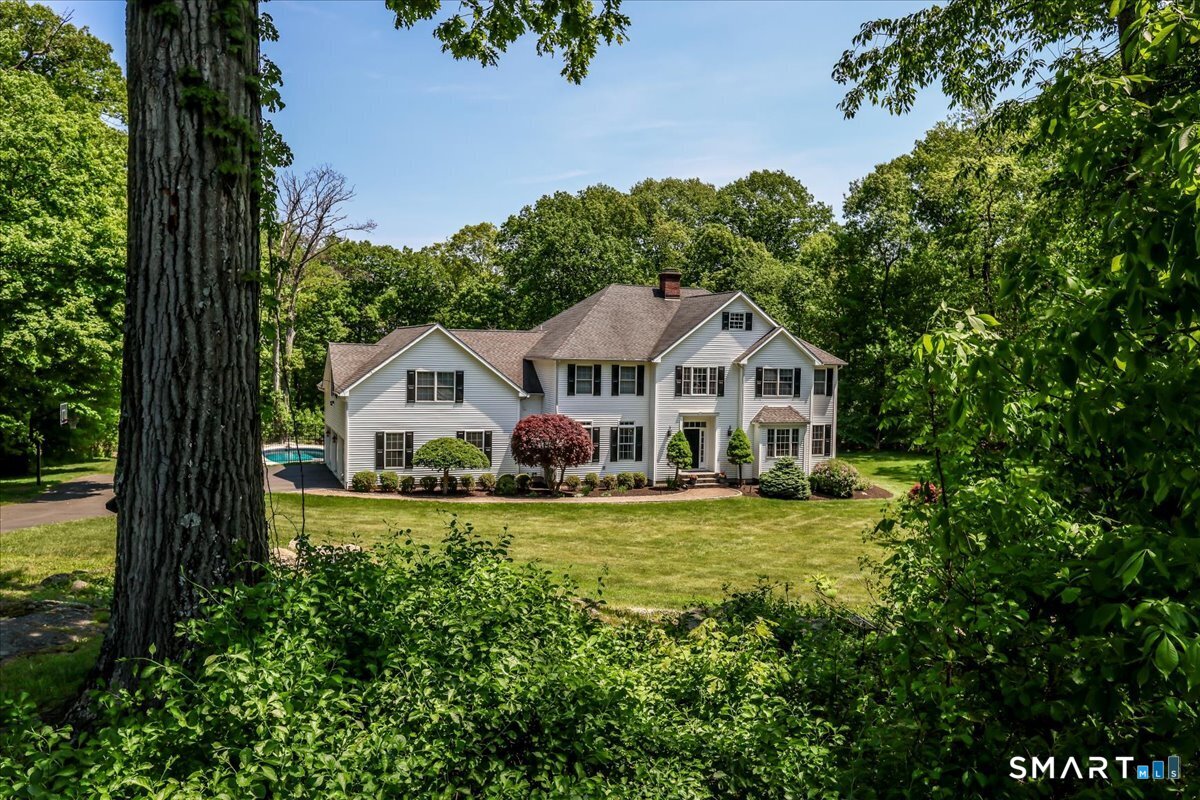 8 Rock Ridge Court