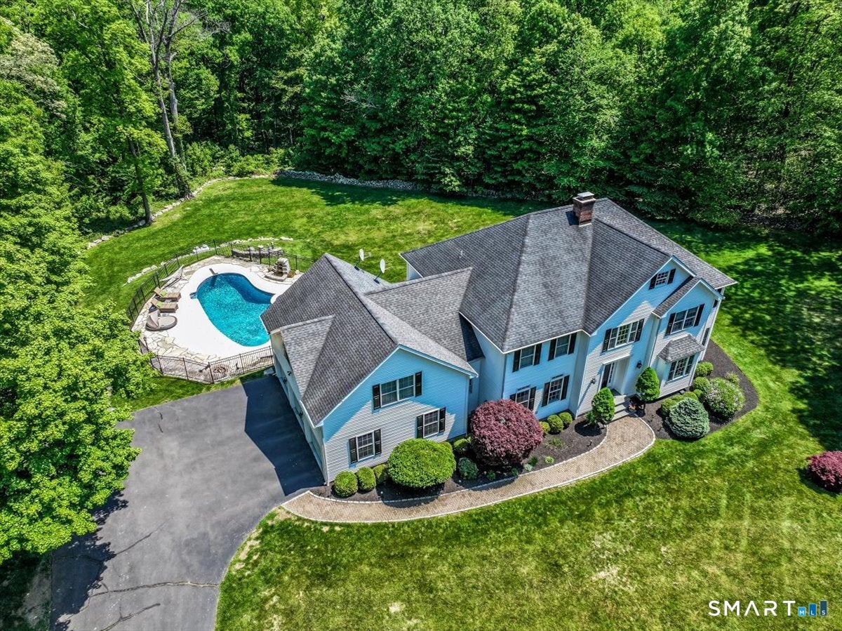 8 Rock Ridge Court