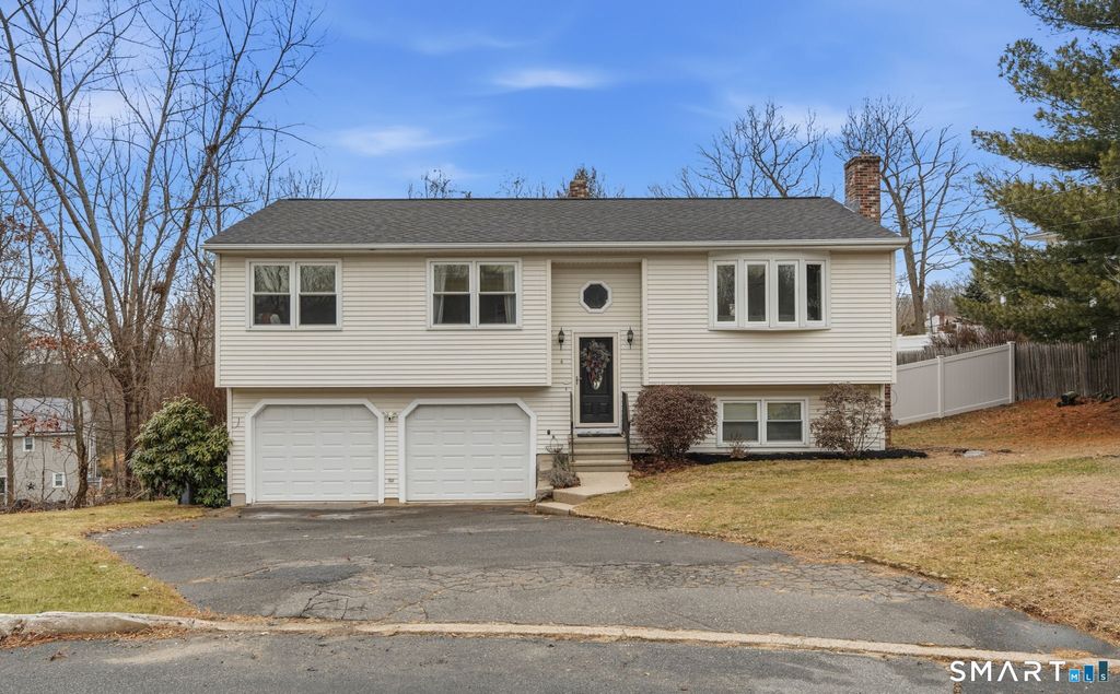 Photo of 4 Rosewood Court, Naugatuck, CT 06770 (MLS # 24147698)