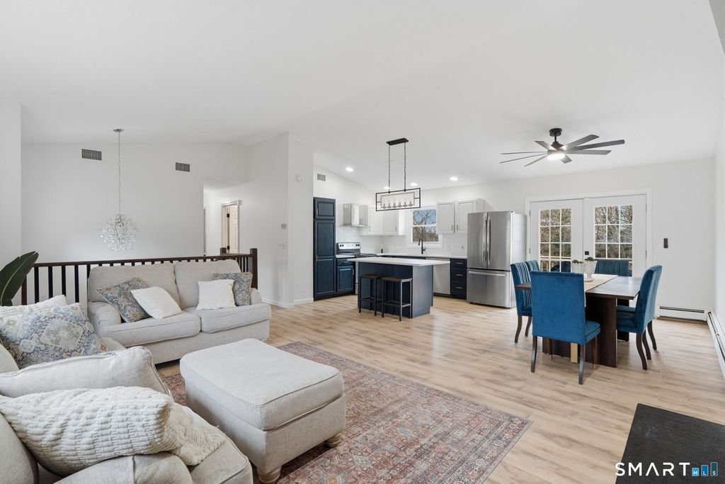 Photo of 4 Rosewood Court, Naugatuck, CT 06770 (MLS # 24147698)