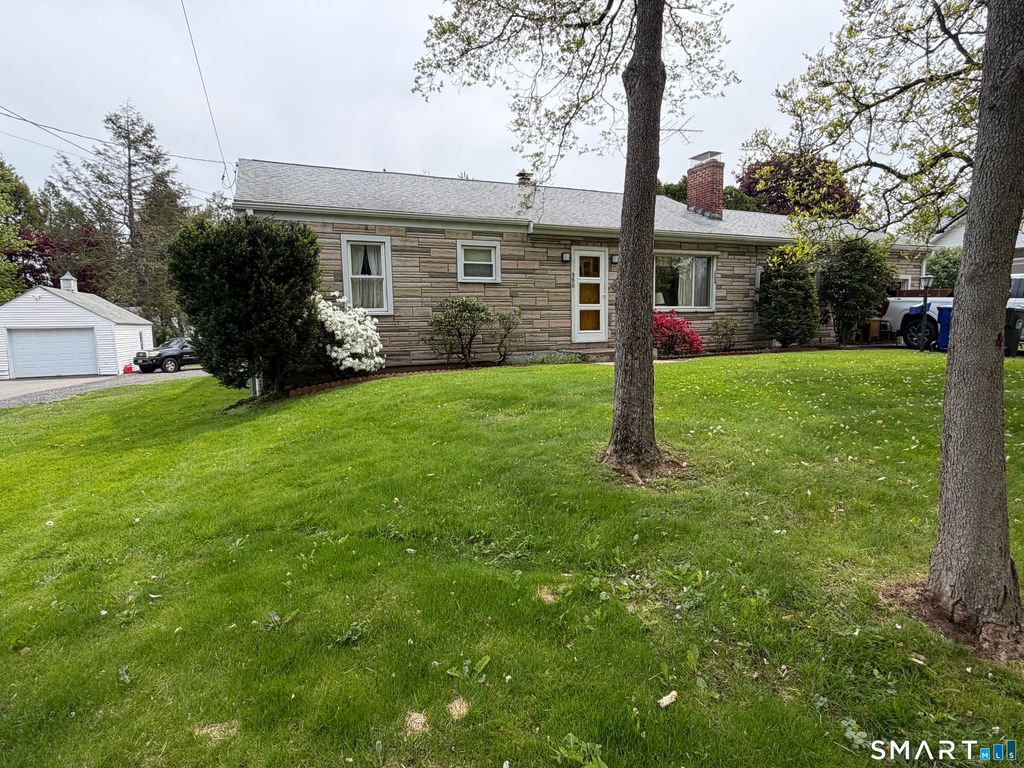 Photo of 950 Willard Avenue, Newington, CT 06111 (MLS # 24174759)