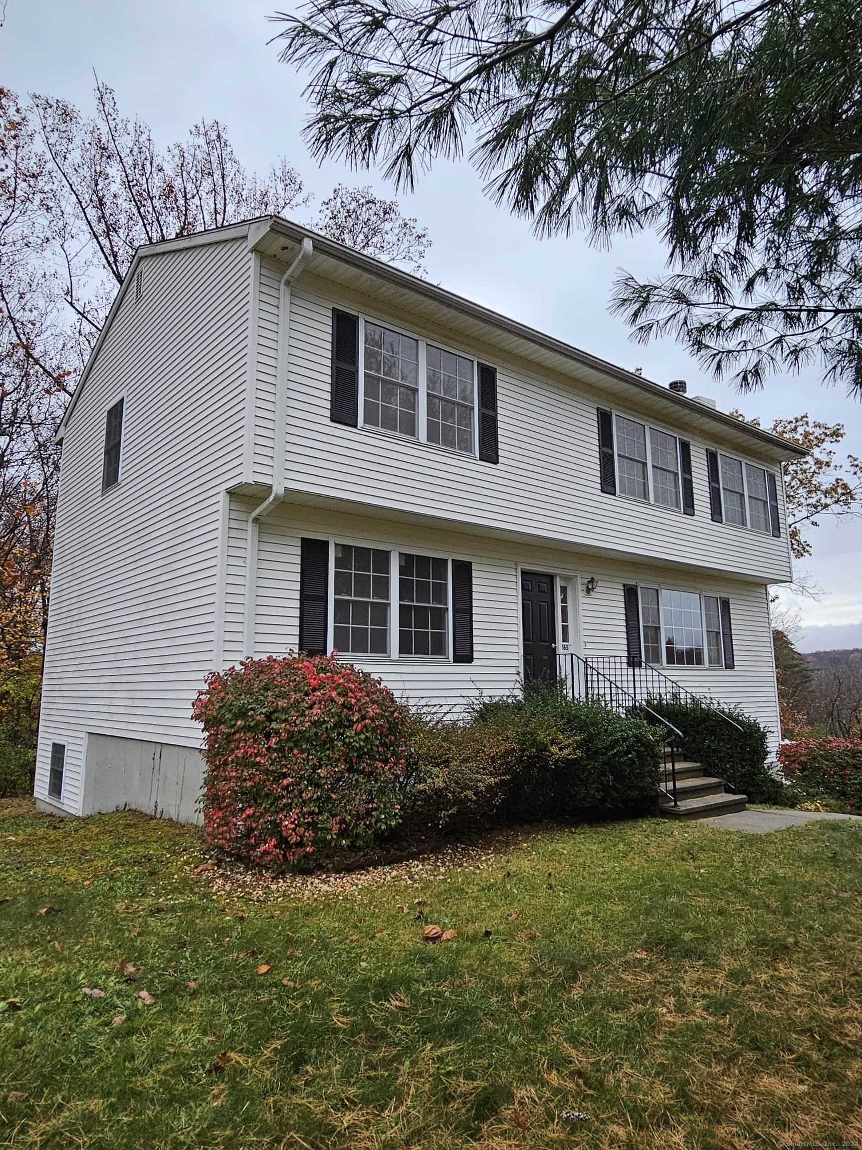 165 Osborn Road, Naugatuck, Connecticut - 4 Bedrooms  
3 Bathrooms  
8 Rooms - 