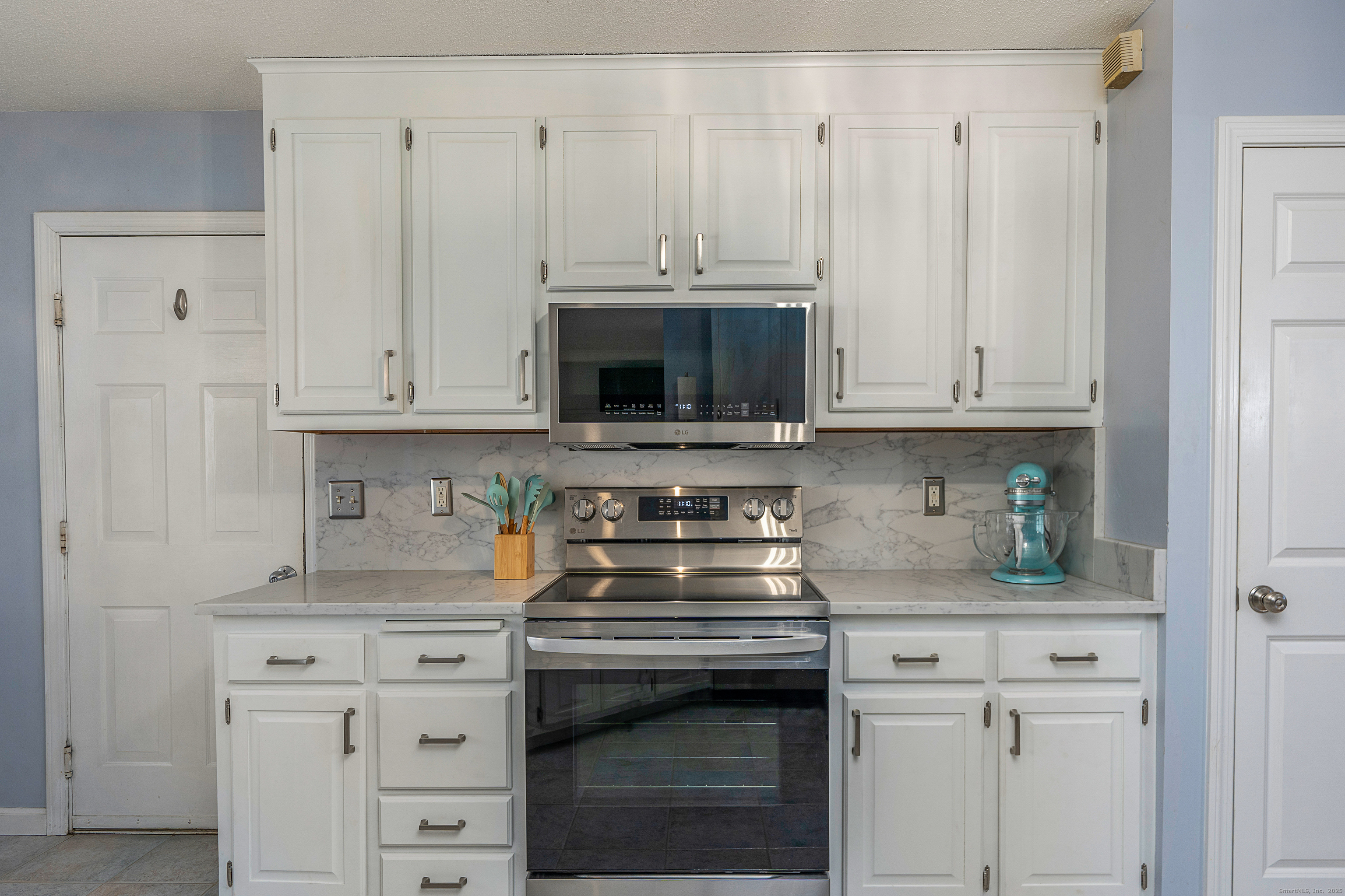 Coventry, Connecticut 06238, United States, 3 Bedrooms Bedrooms, ,4 BathroomsBathrooms,Residential,Pending,250178