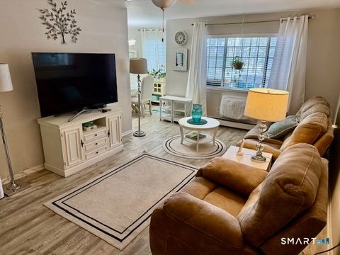 Tiny photo for 4 Arlington Court #4, Brookfield, CT 06804 (MLS # 24150065)