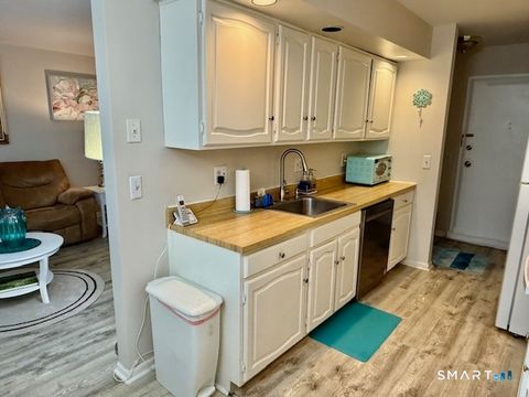 Tiny photo for 4 Arlington Court #4, Brookfield, CT 06804 (MLS # 24150065)