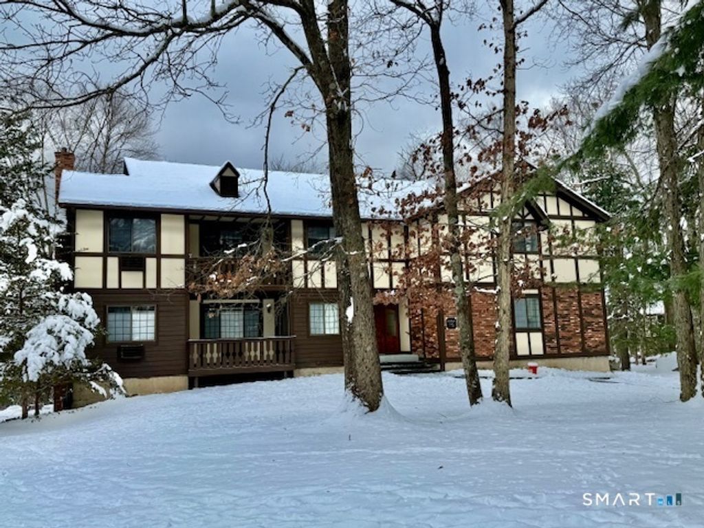 Photo of 4 Arlington Court #4, Brookfield, CT 06804 (MLS # 24150065)