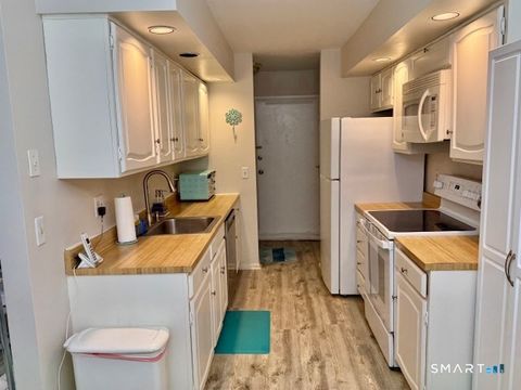 Tiny photo for 4 Arlington Court #4, Brookfield, CT 06804 (MLS # 24150065)