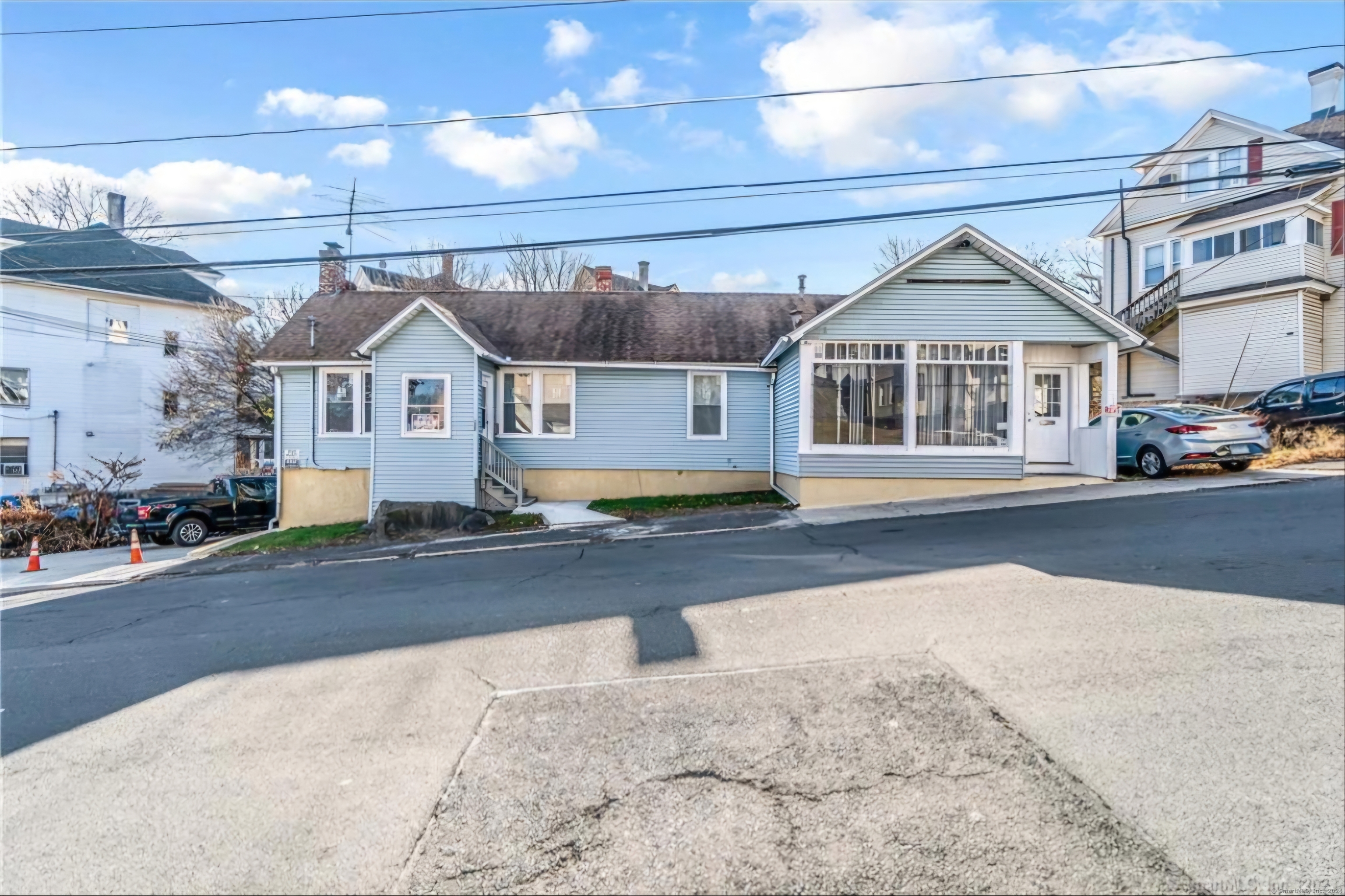 109 Bunker Hill Avenue, Waterbury, Connecticut - 3 Bedrooms  
1 Bathrooms  
6 Rooms - 