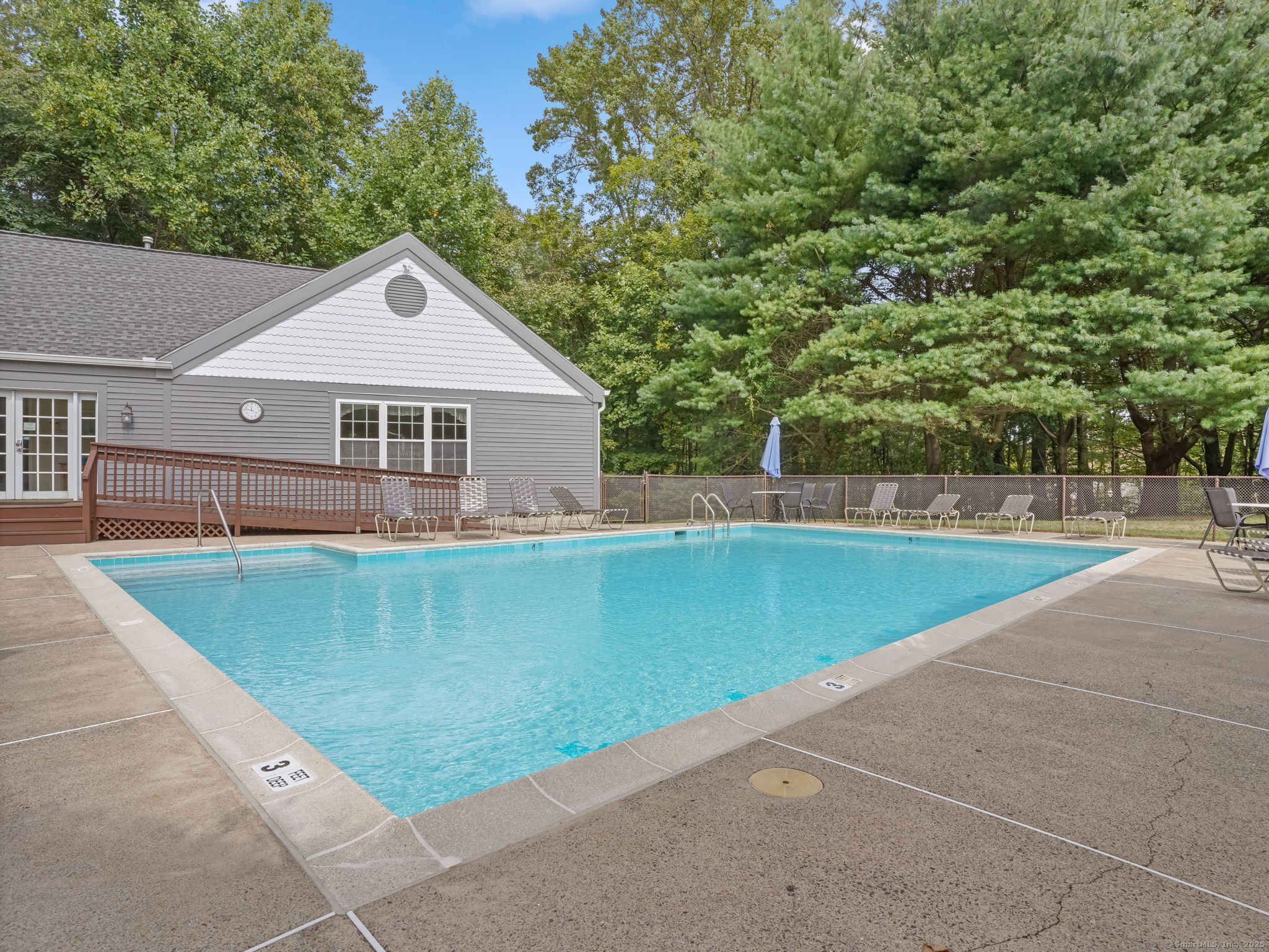 Shelton, Connecticut 06484, United States, 2 Bedrooms Bedrooms, ,3 BathroomsBathrooms,Residential,Pending,210680