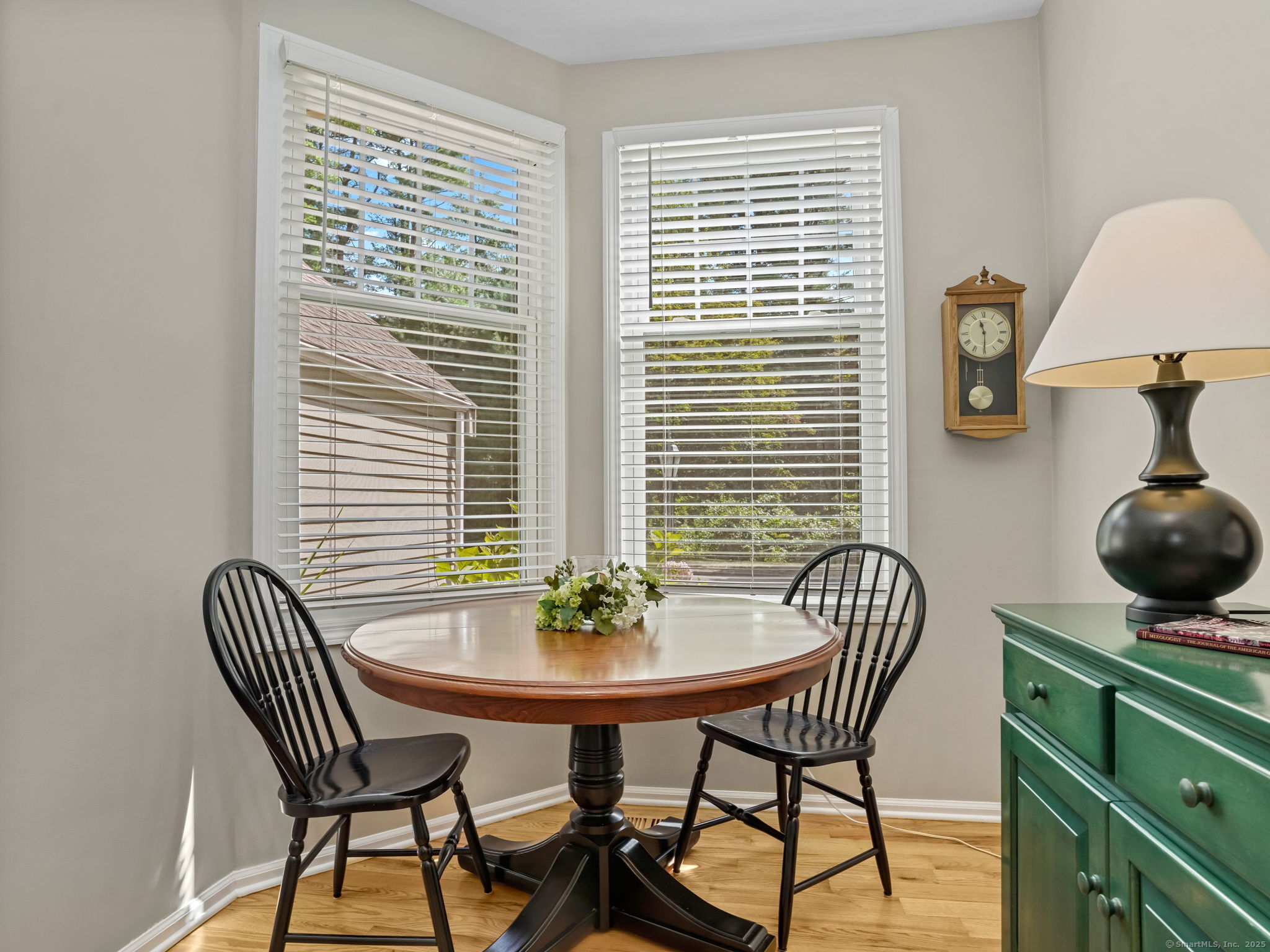 Shelton, Connecticut 06484, United States, 2 Bedrooms Bedrooms, ,3 BathroomsBathrooms,Residential,Pending,210680