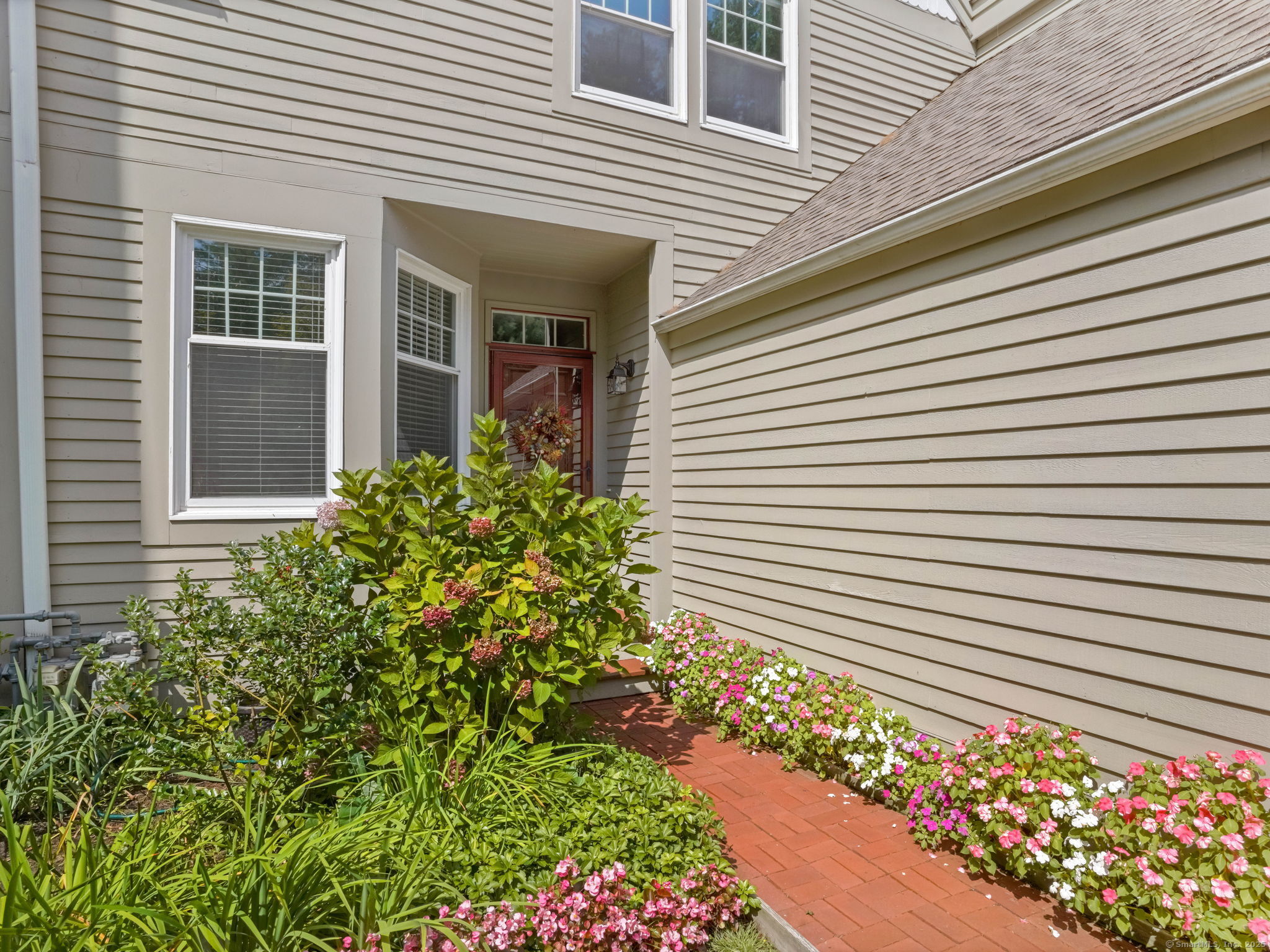 Shelton, Connecticut 06484, United States, 2 Bedrooms Bedrooms, ,3 BathroomsBathrooms,Residential,Pending,210680