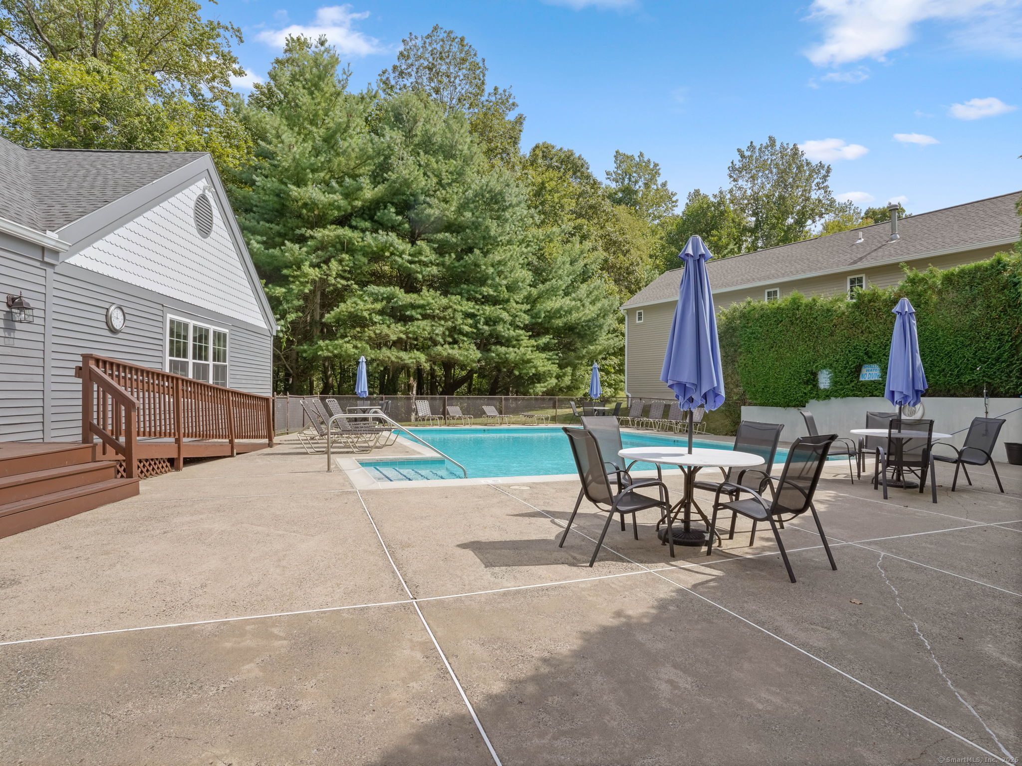 Shelton, Connecticut 06484, United States, 2 Bedrooms Bedrooms, ,3 BathroomsBathrooms,Residential,Pending,210680