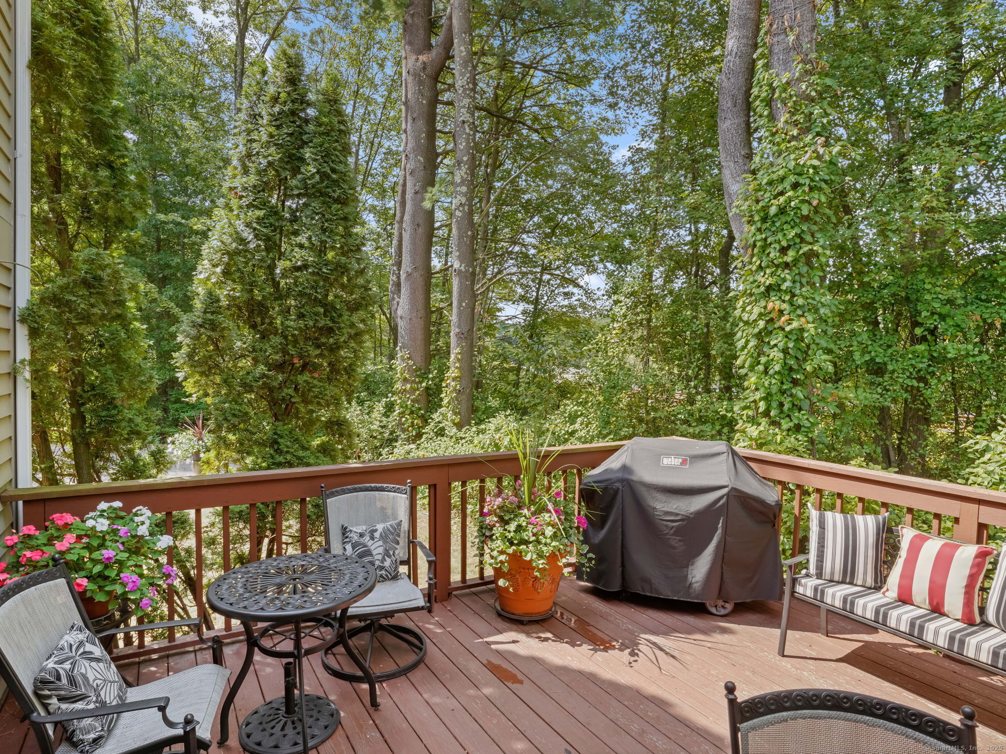 Shelton, Connecticut 06484, United States, 2 Bedrooms Bedrooms, ,3 BathroomsBathrooms,Residential,Pending,210680