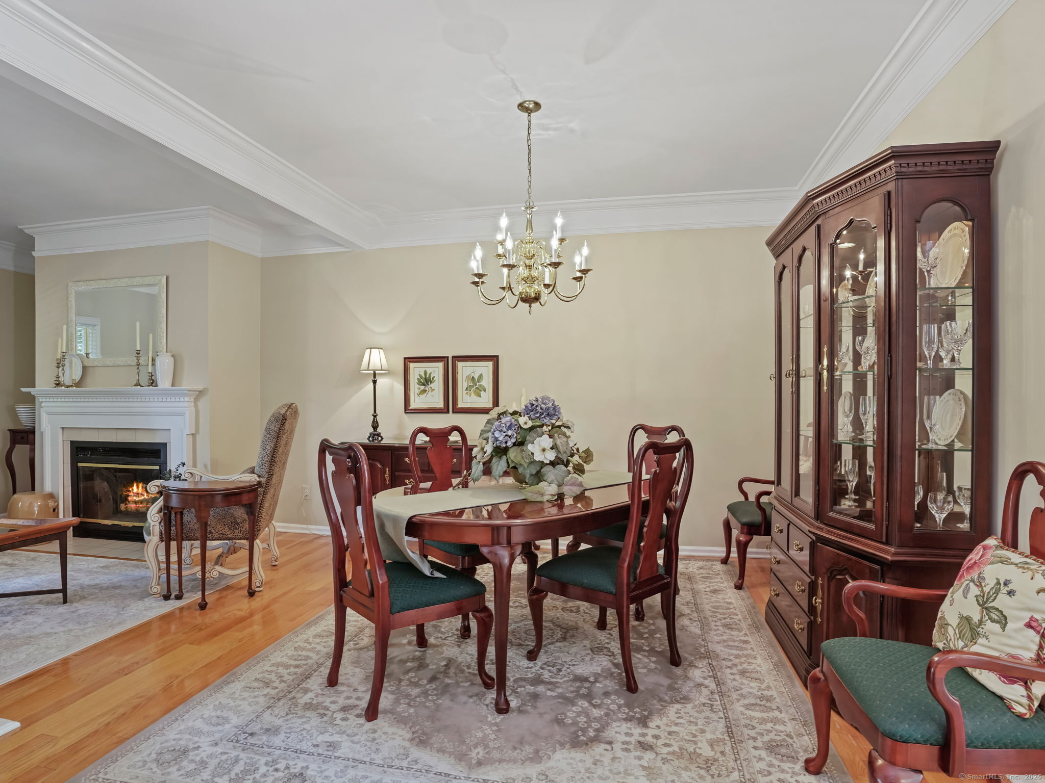 Shelton, Connecticut 06484, United States, 2 Bedrooms Bedrooms, ,3 BathroomsBathrooms,Residential,Pending,210680