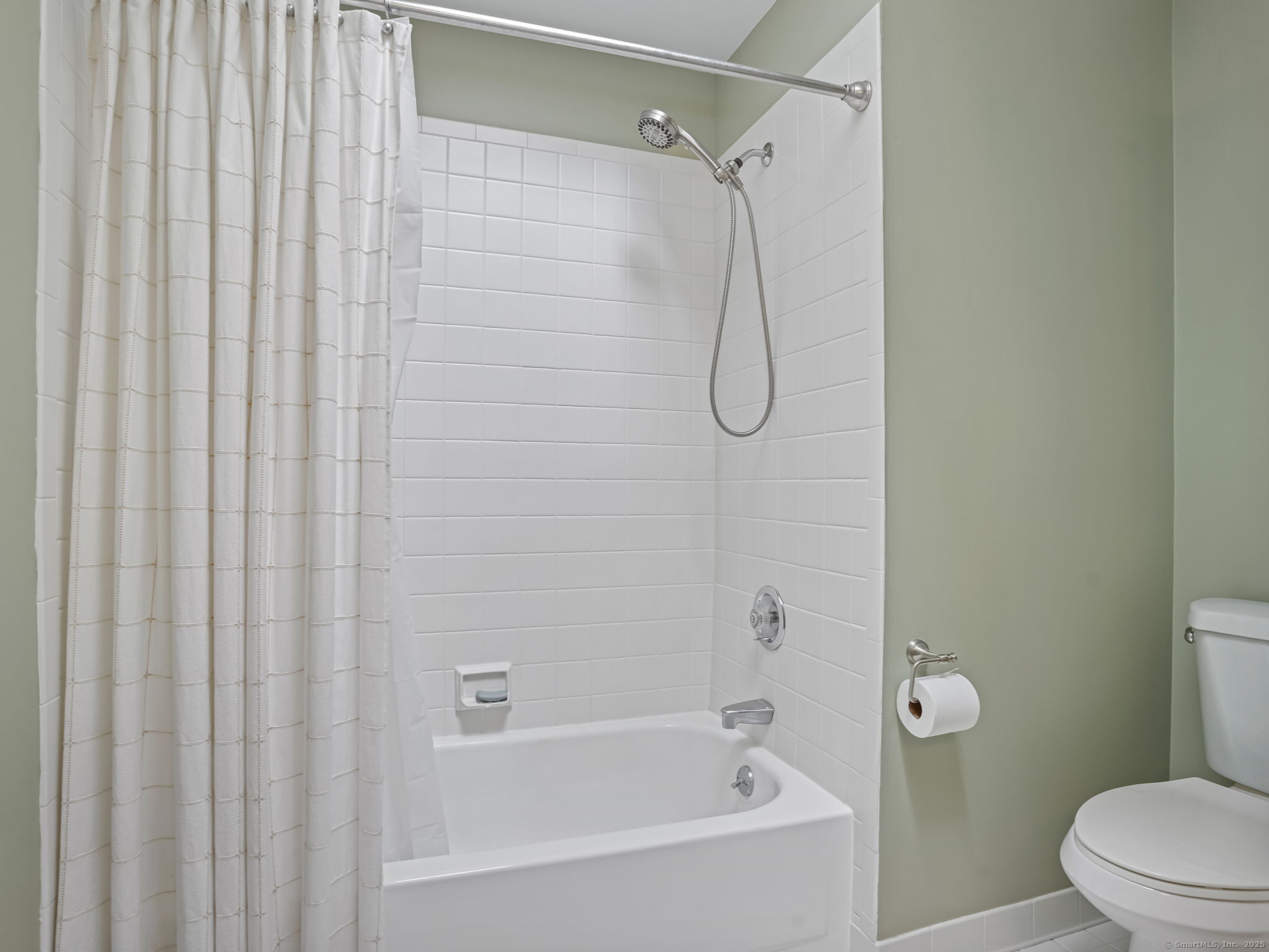 Shelton, Connecticut 06484, United States, 2 Bedrooms Bedrooms, ,3 BathroomsBathrooms,Residential,Pending,210680